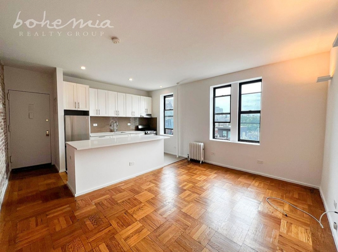 #1 photo, 580 St Nicholas Avenue, 맨해튼 Hamilton Heights , NY 10030