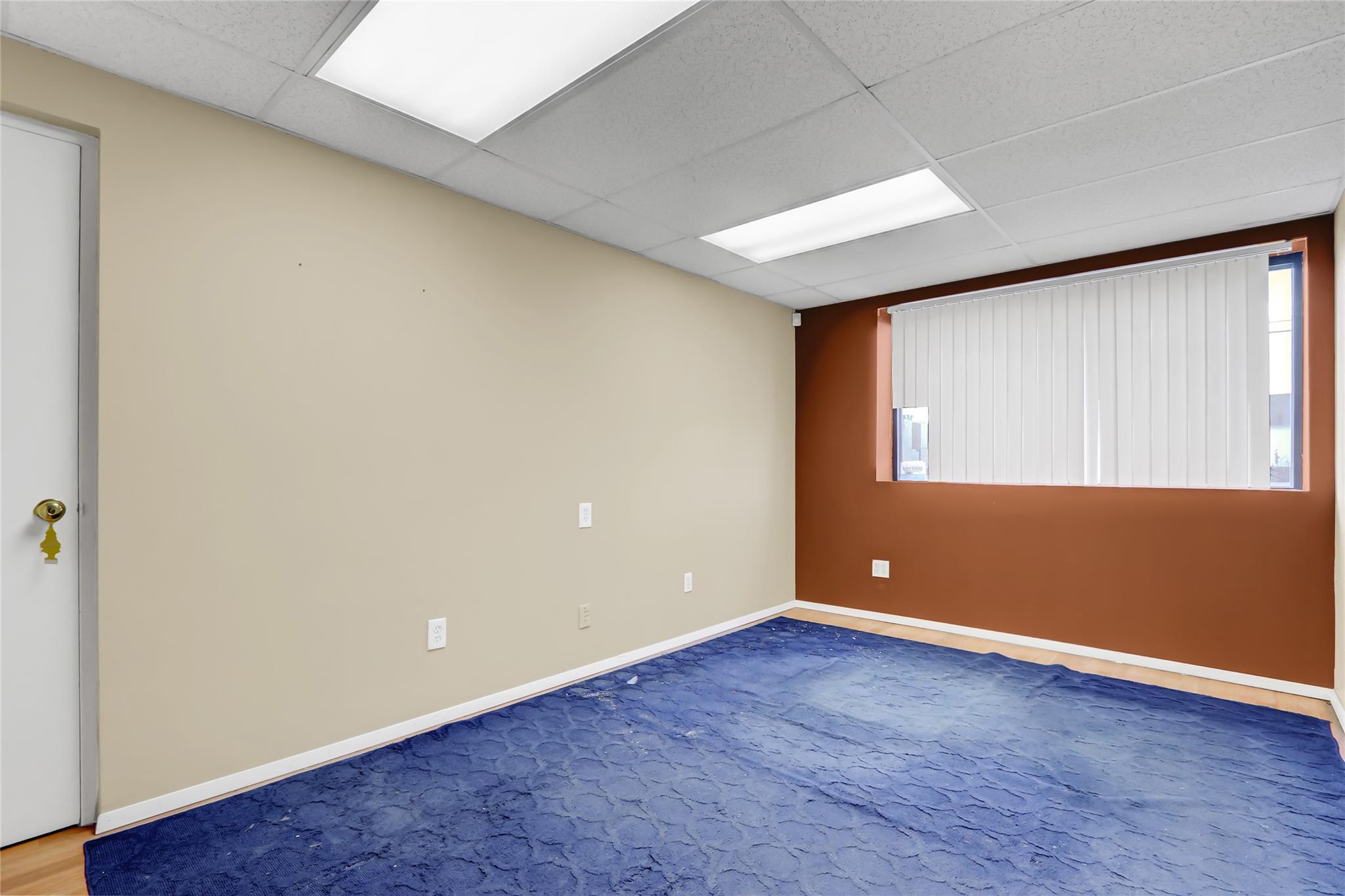 #10 photo, 31 Central Drive, サフォーク郡 Farmingdale , NY 11735