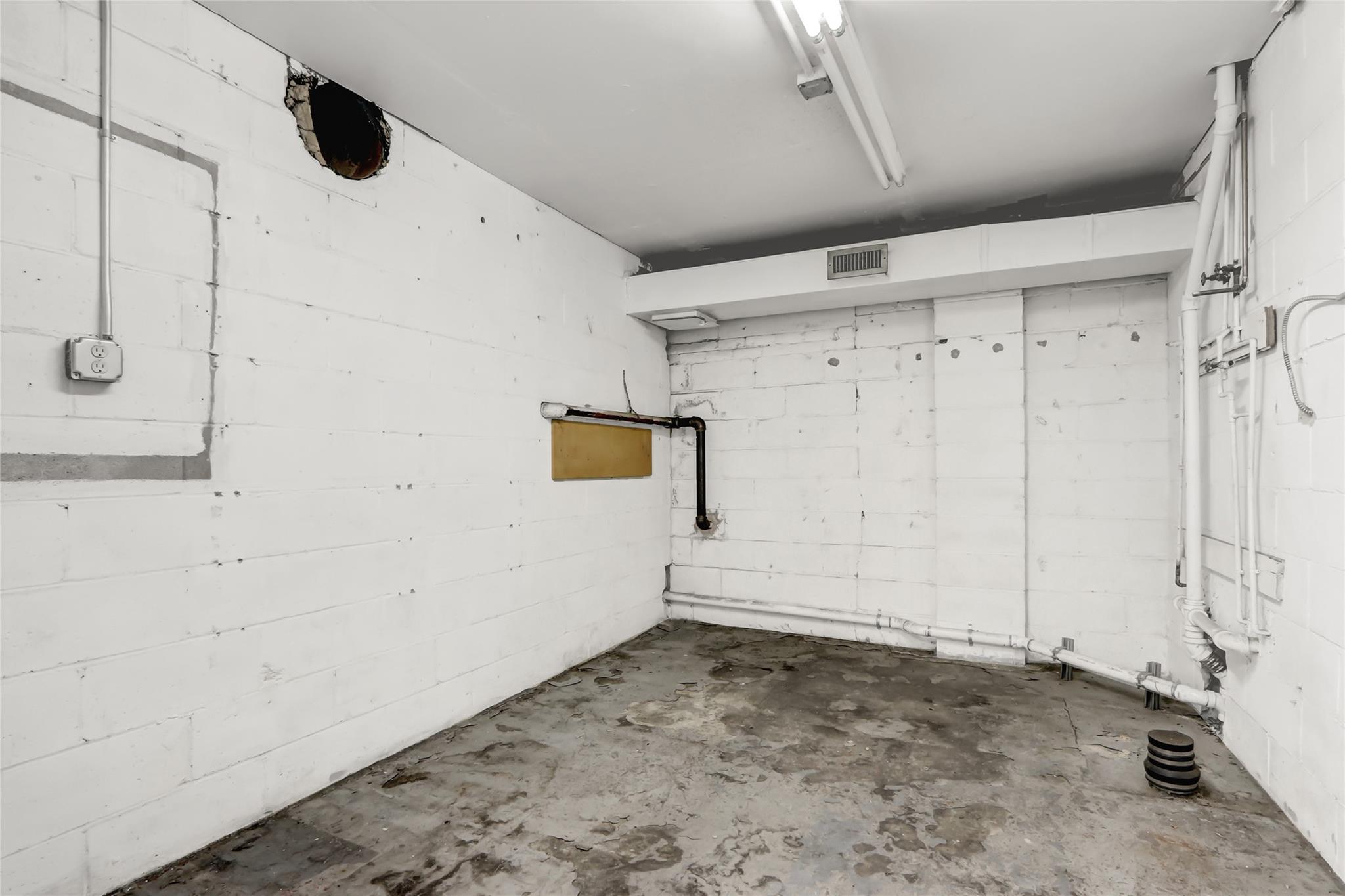 #12 photo, 31 Central Drive, サフォーク郡 Farmingdale , NY 11735