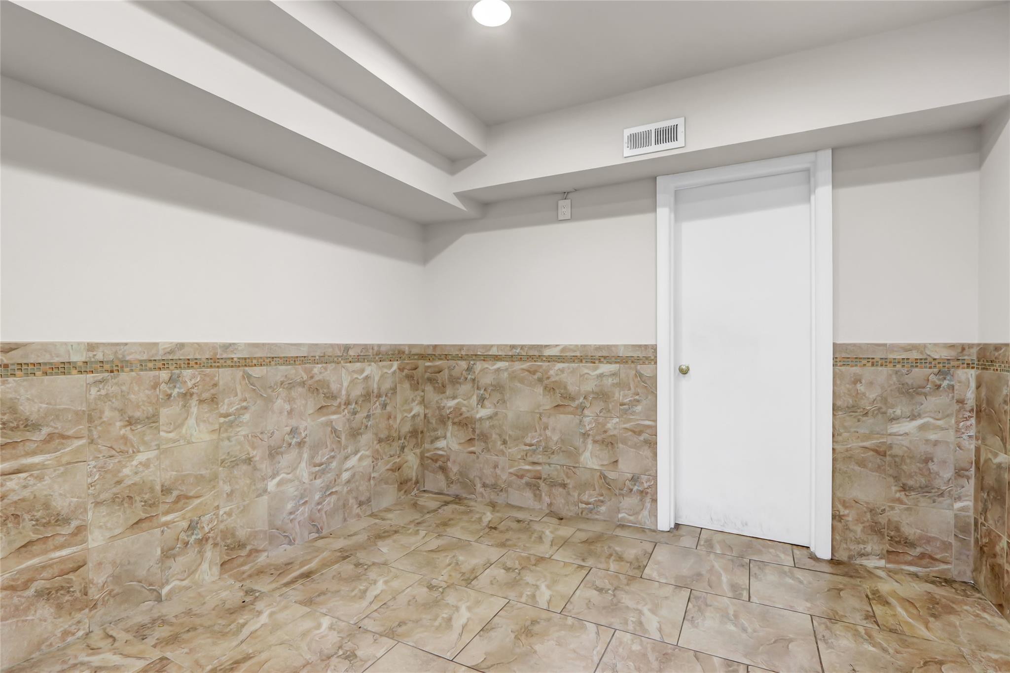 #15 photo, 31 Central Drive, サフォーク郡 Farmingdale , NY 11735