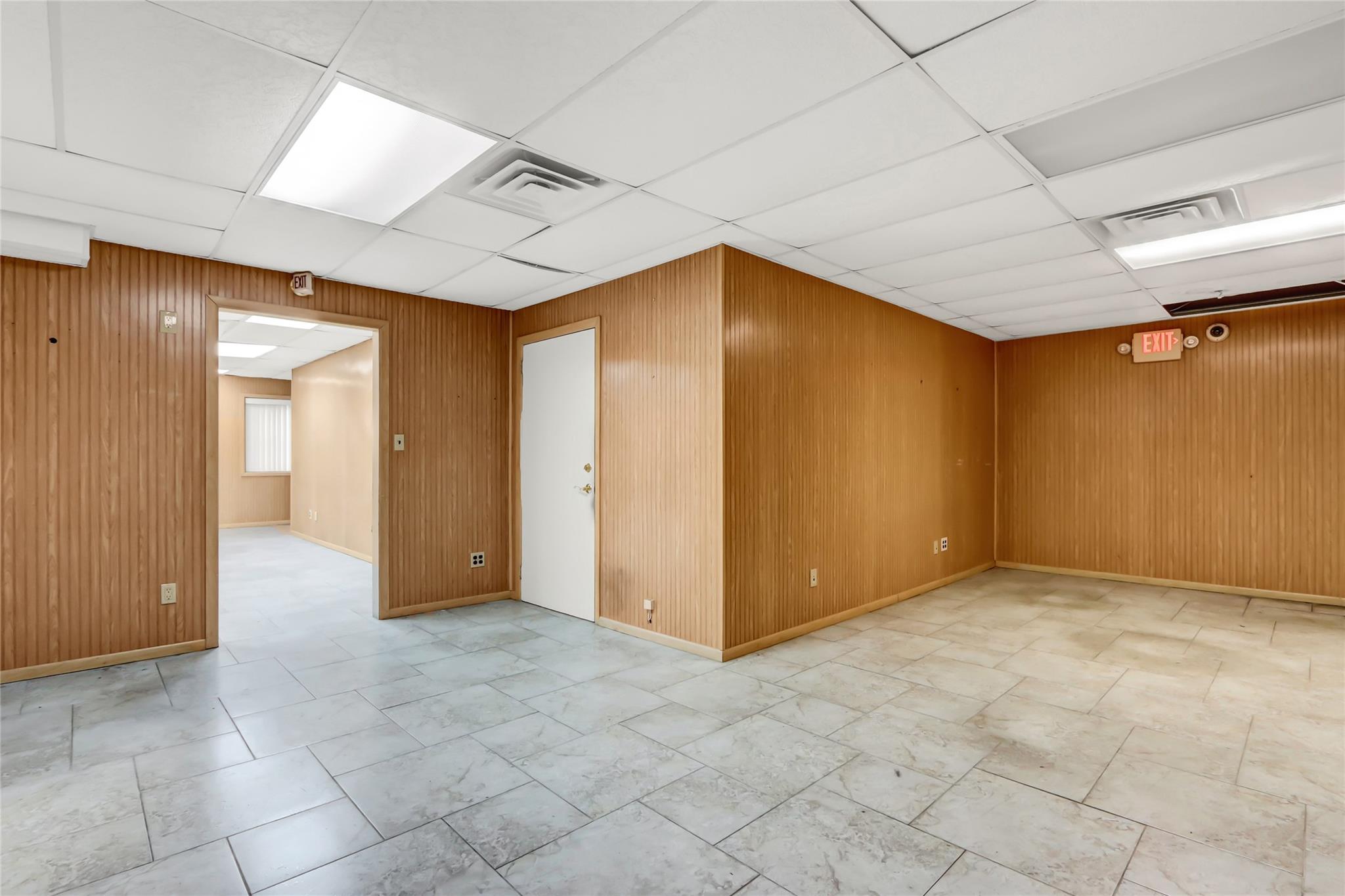 #18 photo, 31 Central Drive, サフォーク郡 Farmingdale , NY 11735