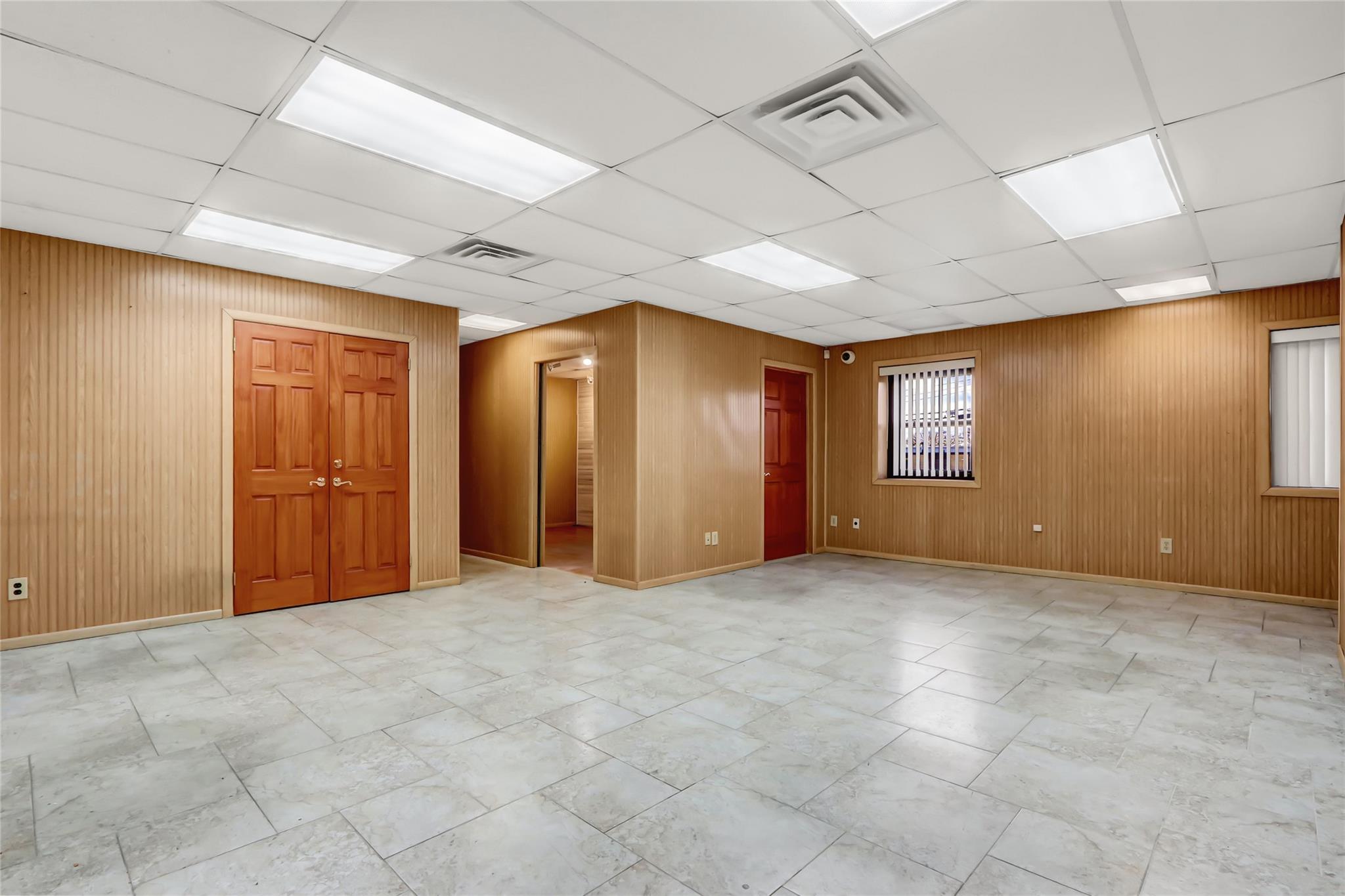 #19 photo, 31 Central Drive, サフォーク郡 Farmingdale , NY 11735