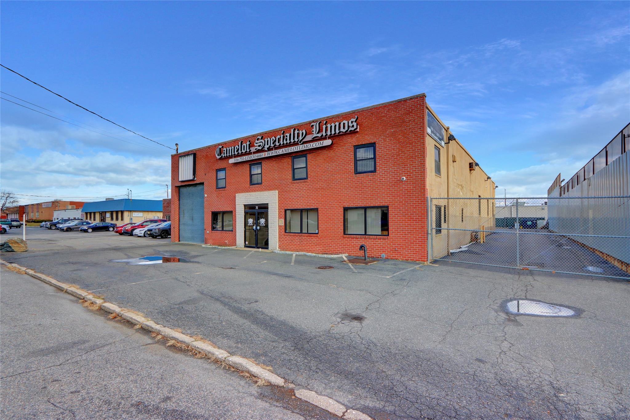 #2 photo, 31 Central Drive, サフォーク郡 Farmingdale , NY 11735