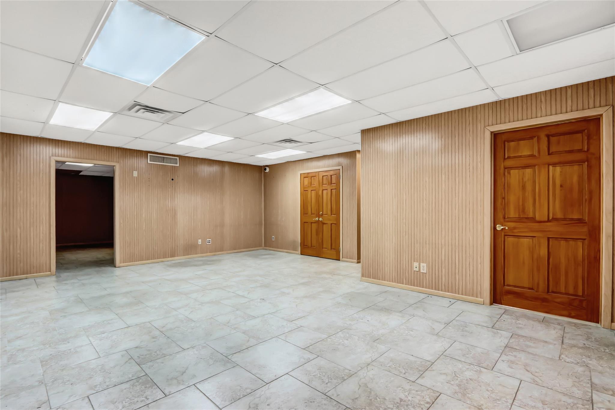 #20 photo, 31 Central Drive, サフォーク郡 Farmingdale , NY 11735