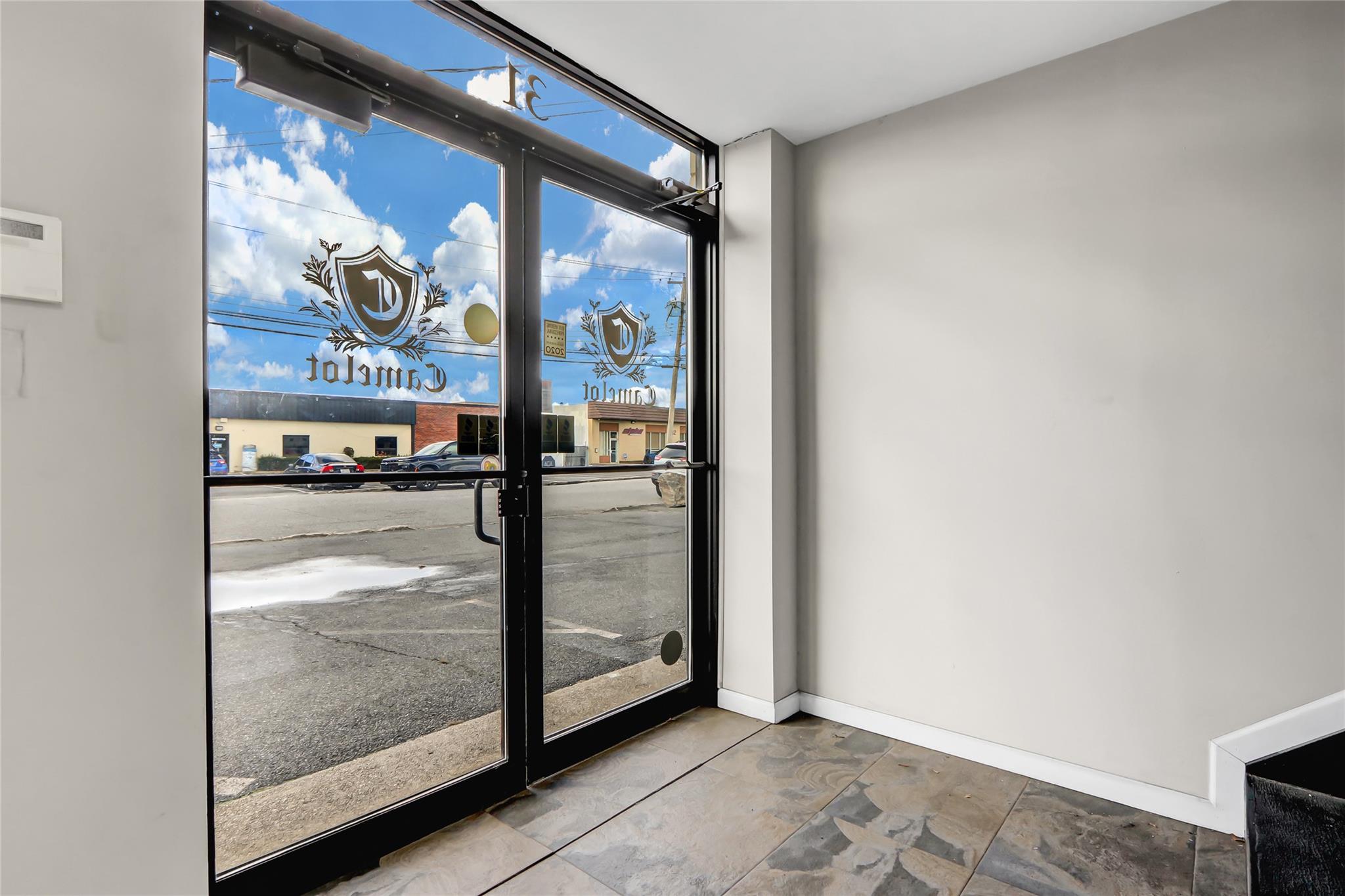 #3 photo, 31 Central Drive, サフォーク郡 Farmingdale , NY 11735