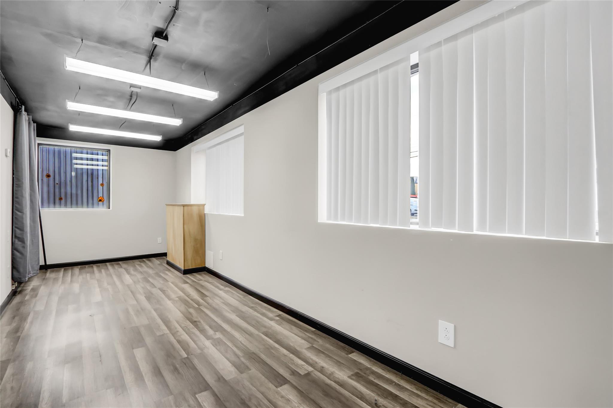 #5 photo, 31 Central Drive, サフォーク郡 Farmingdale , NY 11735