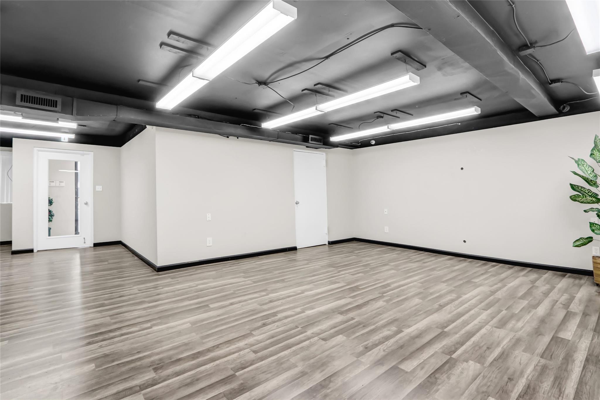 #6 photo, 31 Central Drive, サフォーク郡 Farmingdale , NY 11735