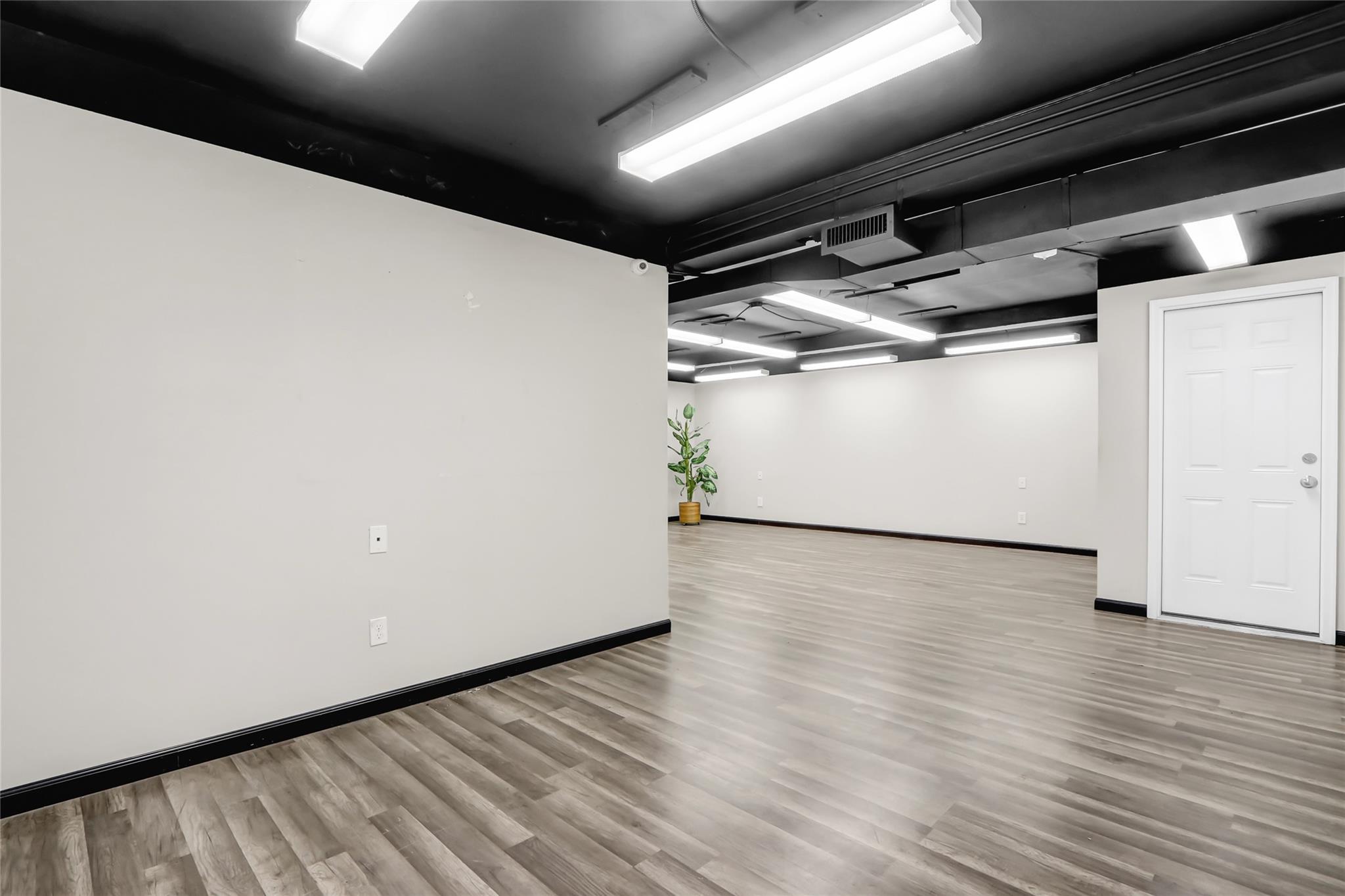 #7 photo, 31 Central Drive, サフォーク郡 Farmingdale , NY 11735