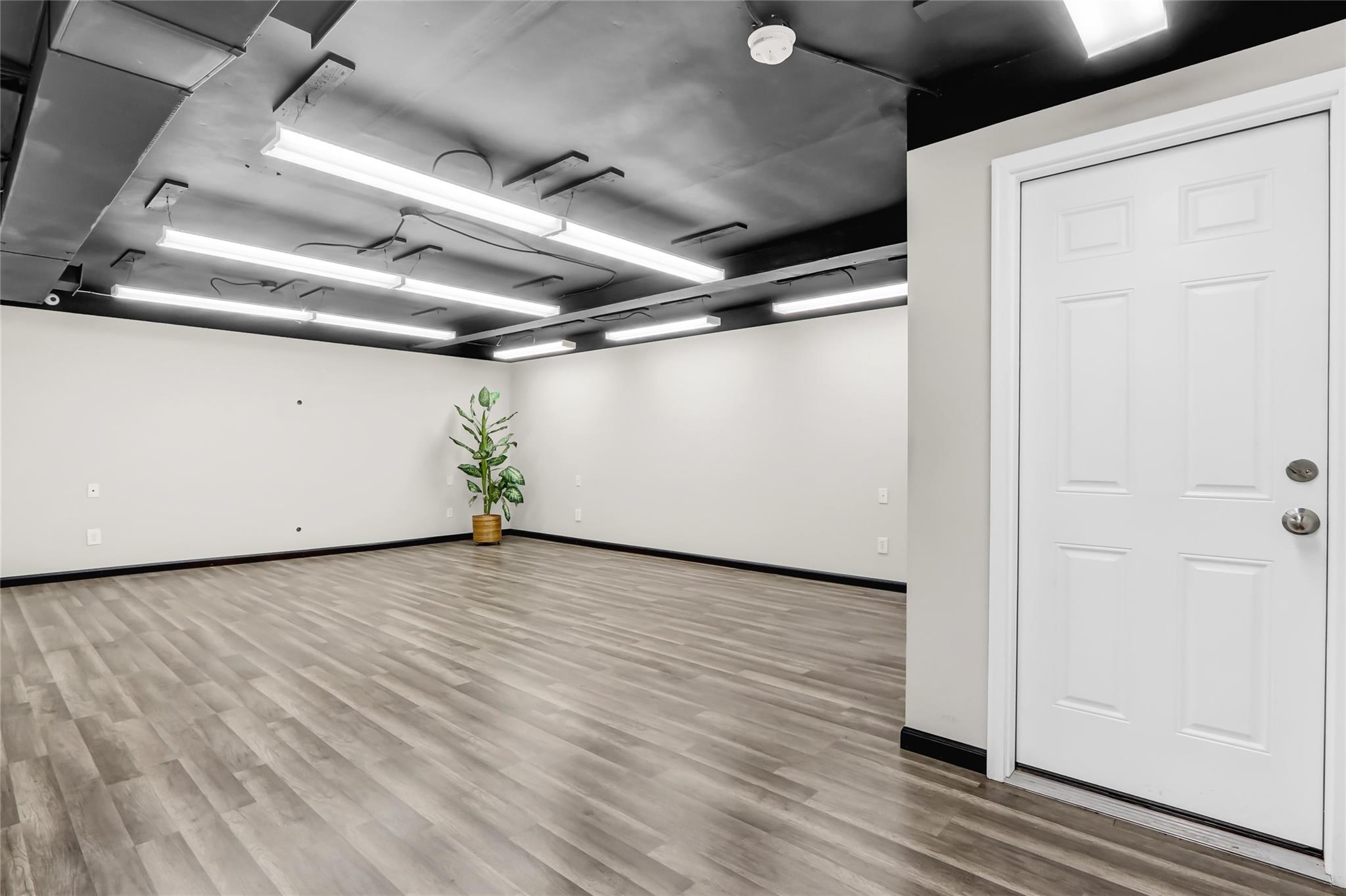 #8 photo, 31 Central Drive, サフォーク郡 Farmingdale , NY 11735