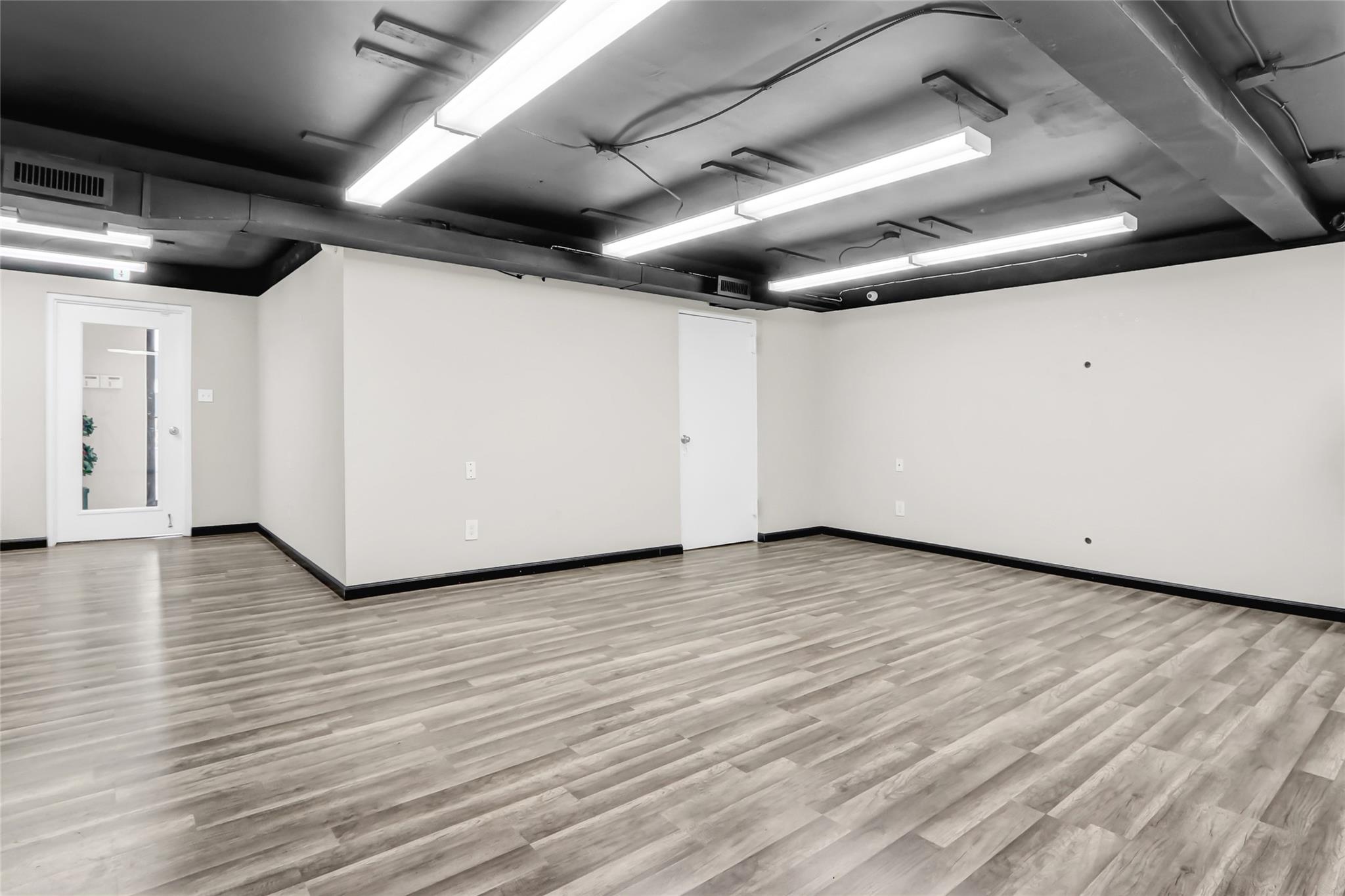 #9 photo, 31 Central Drive, サフォーク郡 Farmingdale , NY 11735