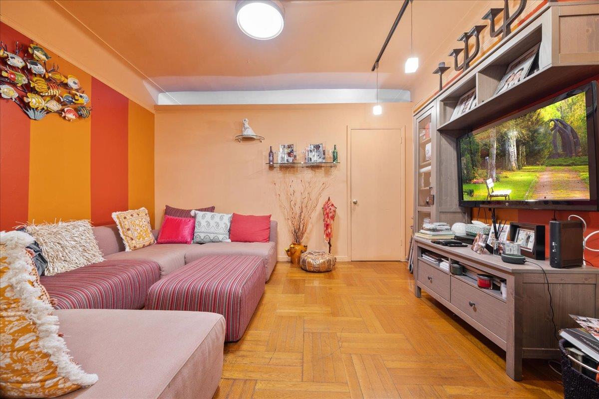 #6 photo, 763 Ocean Parkway, ブルックリン区 Brooklyn , NY 11230