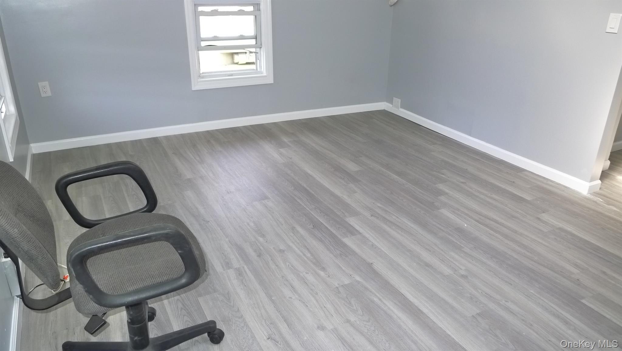 #2 photo, 697 Central Park Avenue, Scarsdale , NY 10583