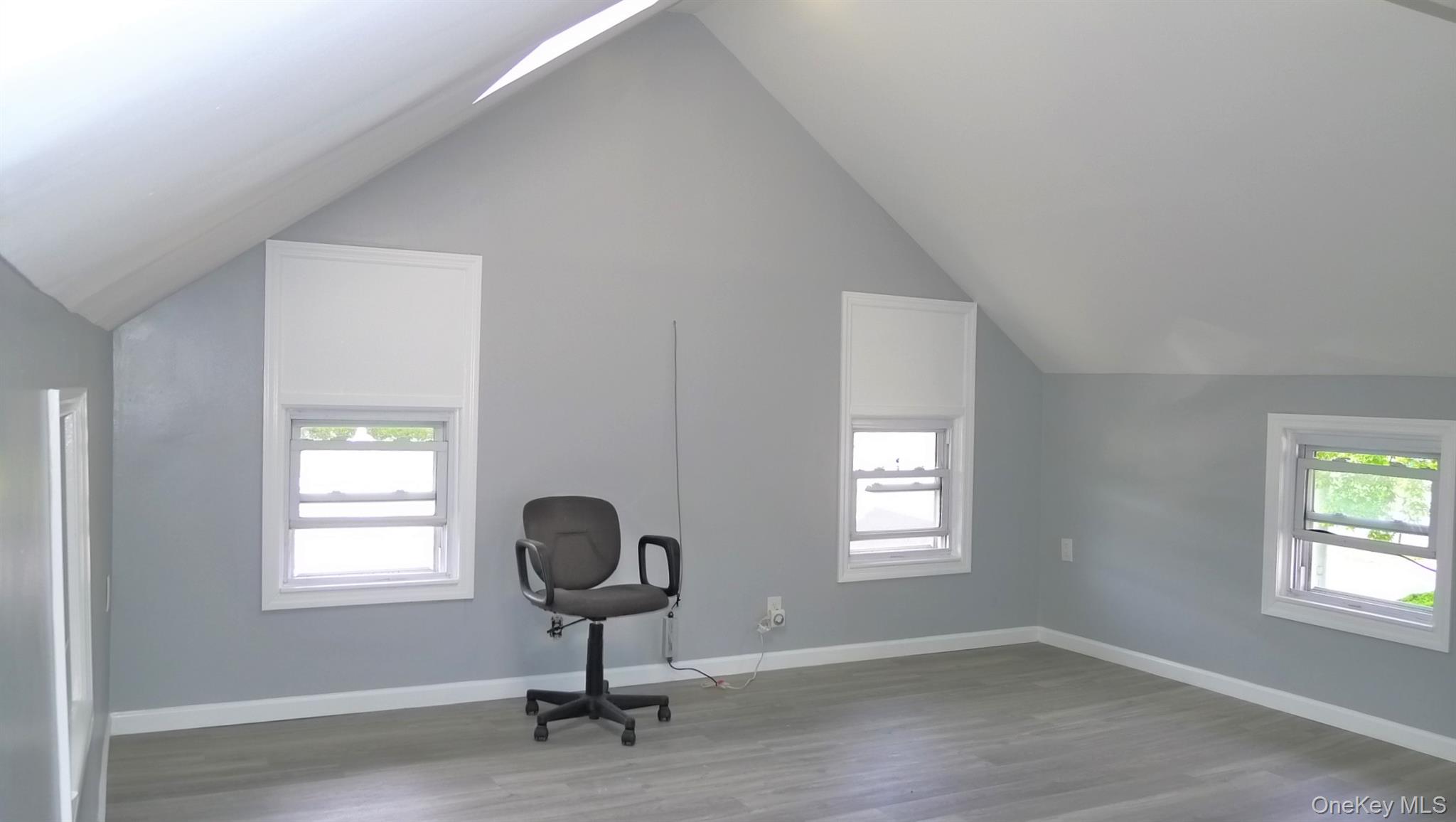 #4 photo, 697 Central Park Avenue, Scarsdale , NY 10583