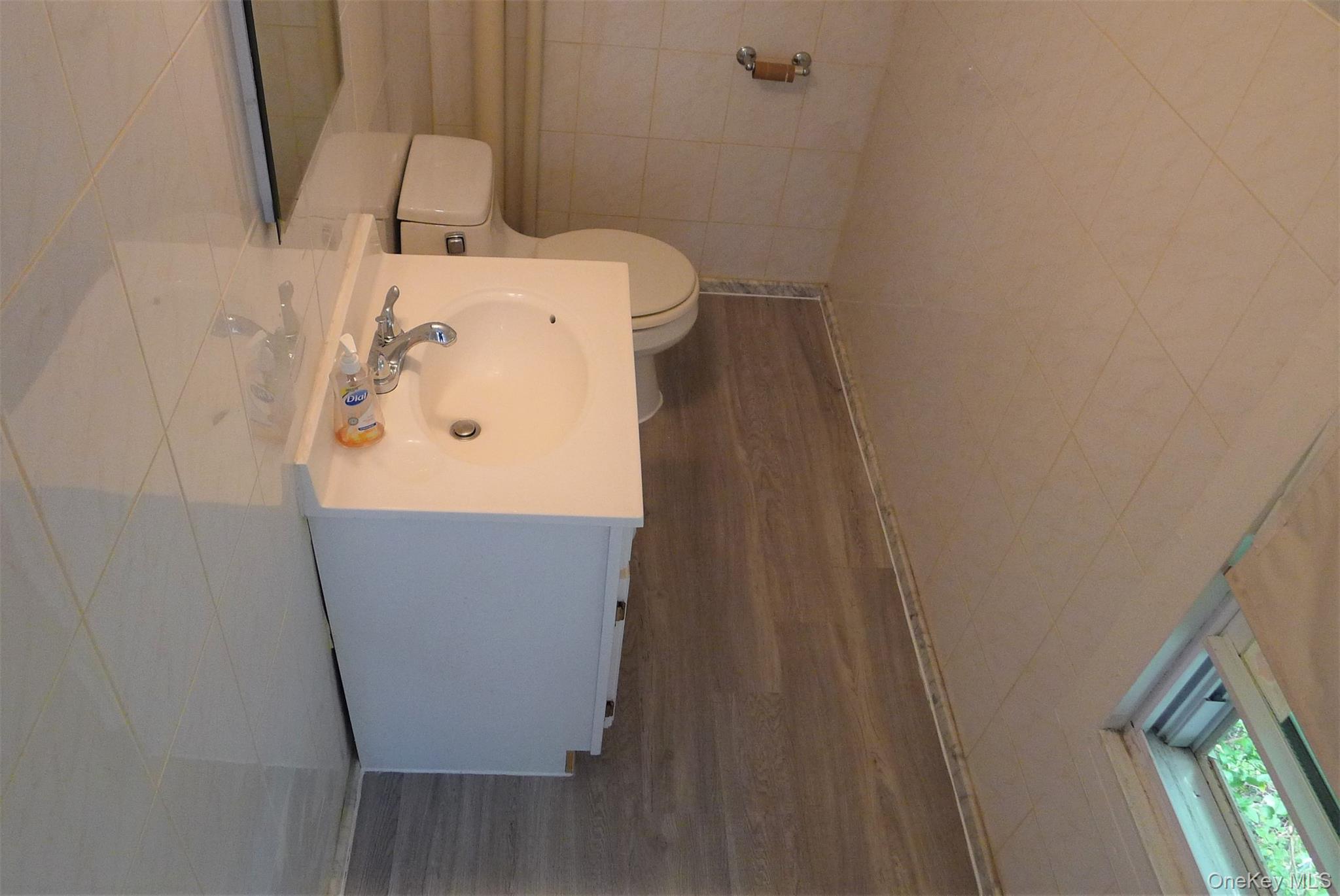 #8 photo, 697 Central Park Avenue, Scarsdale , NY 10583