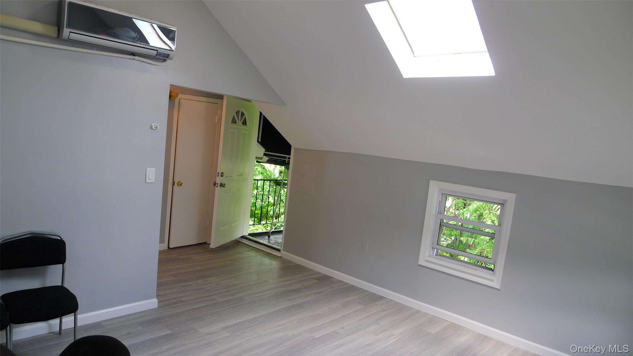 #9 photo, 697 Central Park Avenue, Scarsdale , NY 10583