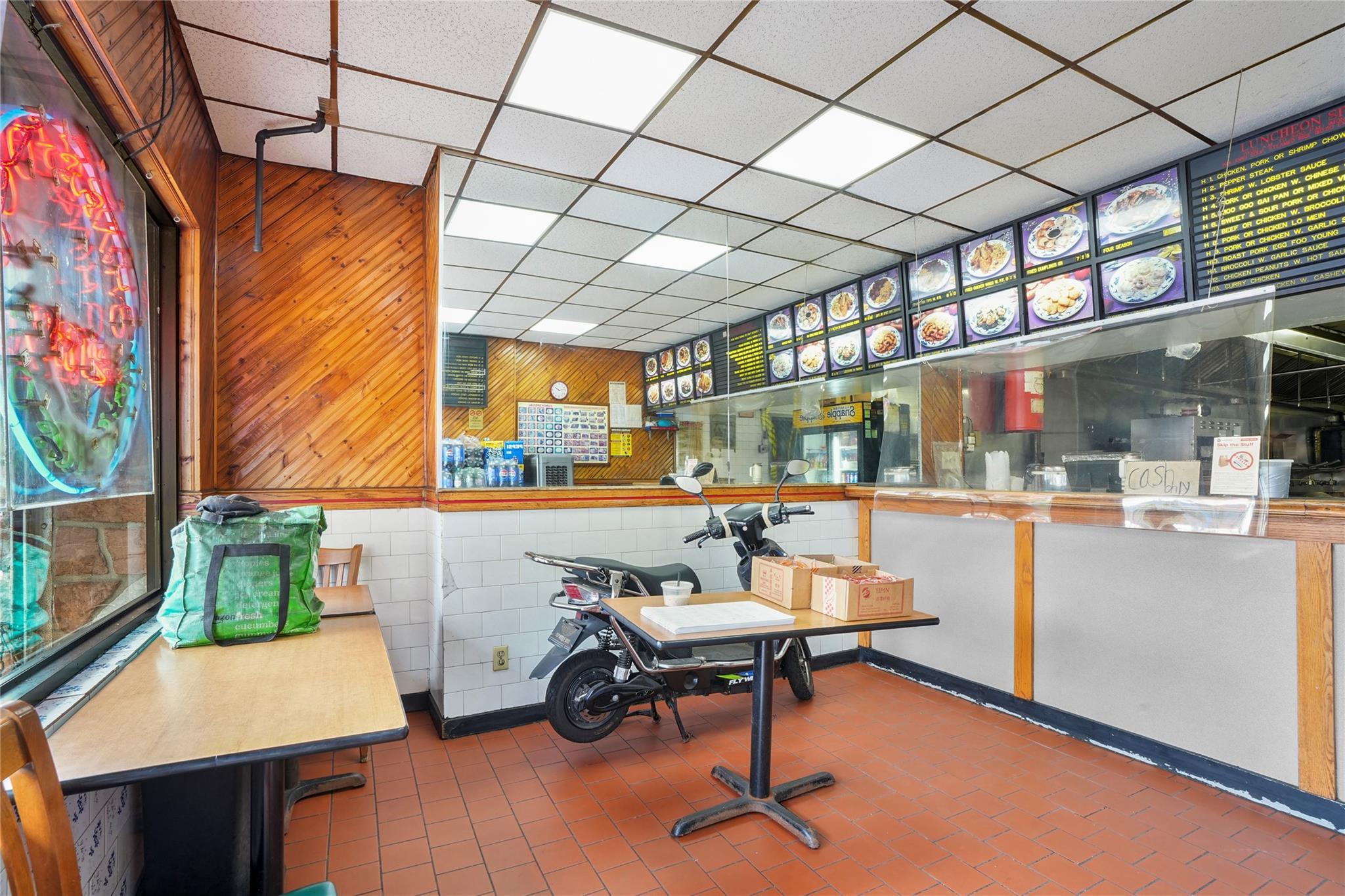 #14 photo, 55-01 Metropolitan, কুইন্‌স Ridgewood , NY 11385