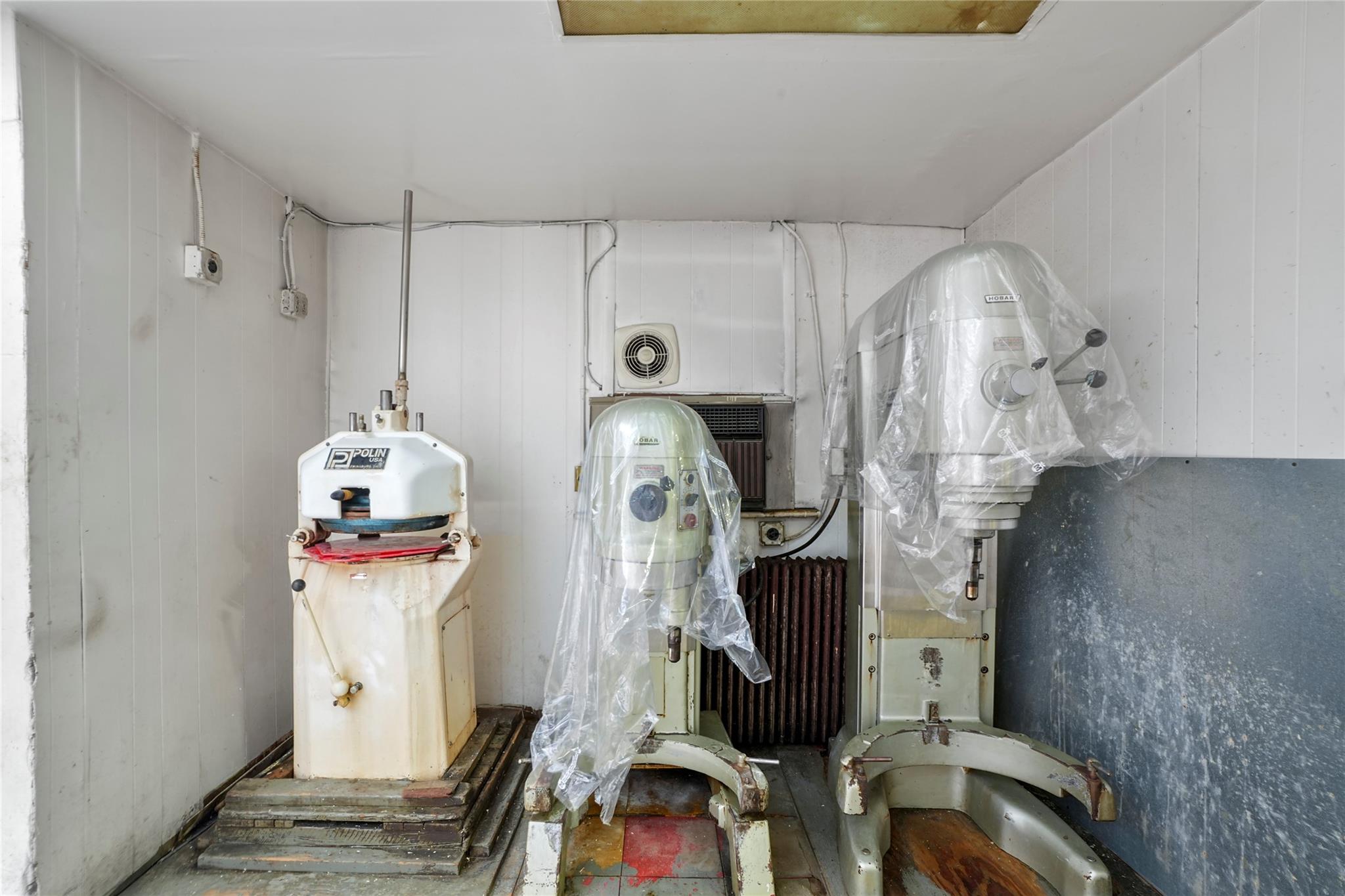 #4 photo, 55-01 Metropolitan, কুইন্‌স Ridgewood , NY 11385