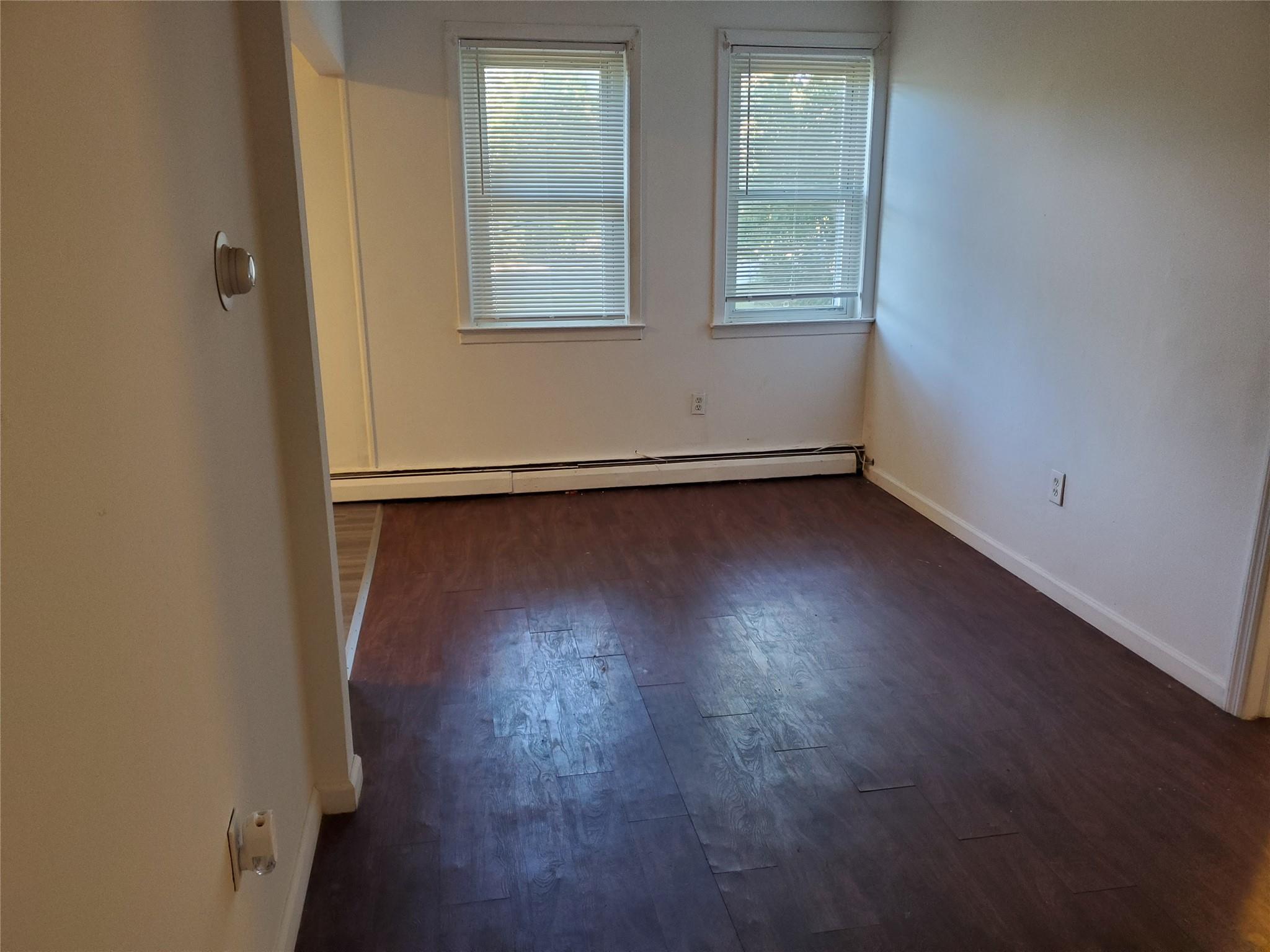 #4 photo, 10 Sally Lane, サフォーク郡 Ridge , NY 11961