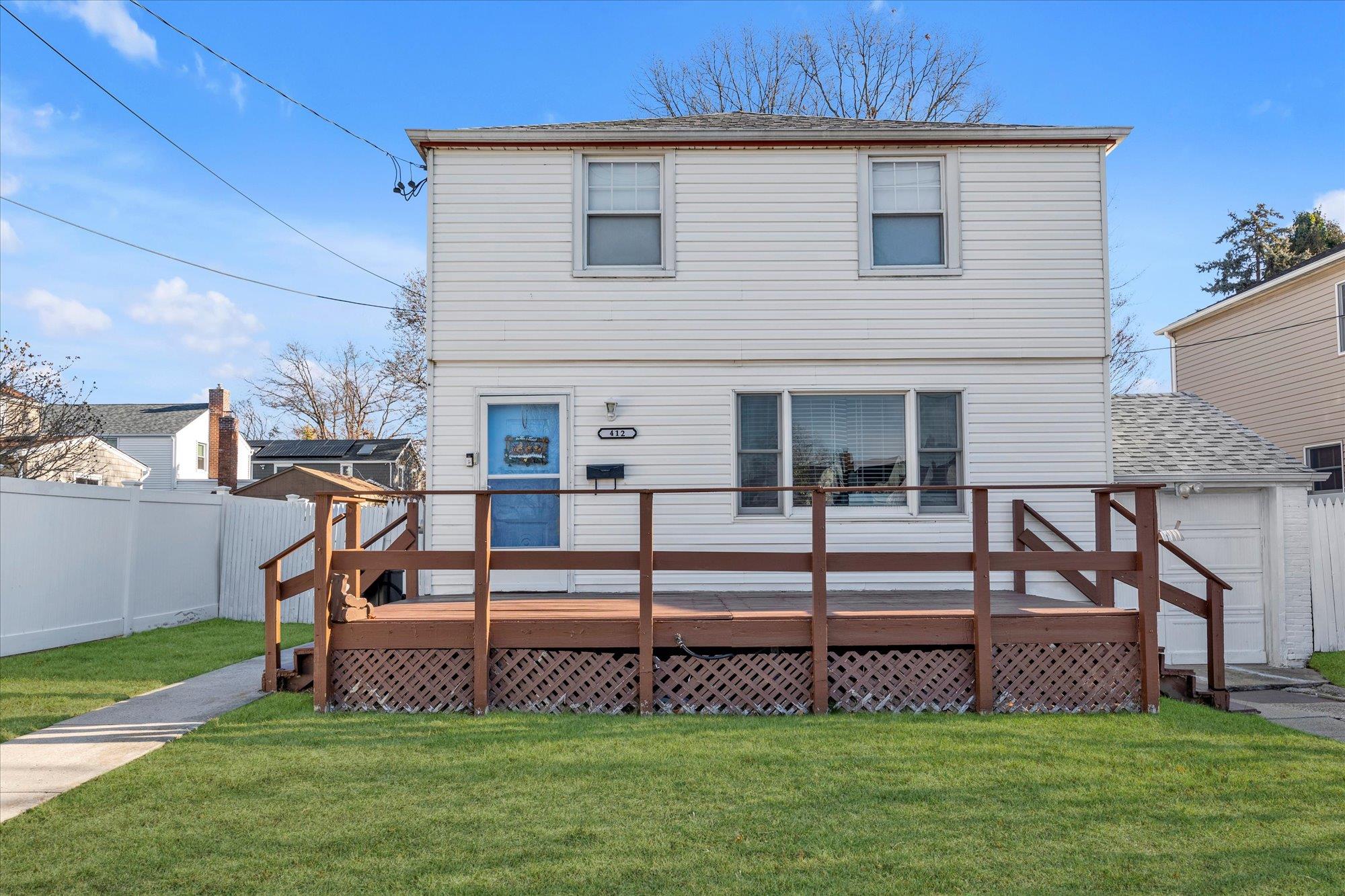 #1 photo, 412 Little Whaleneck Road, ناسو Merrick , NY 11566