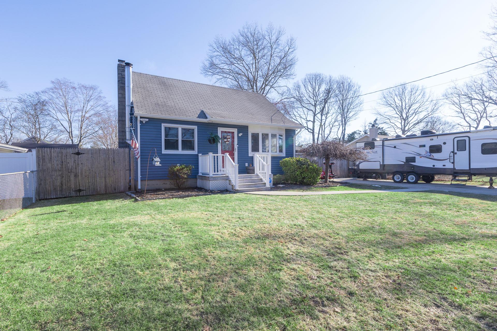 #1 photo, 27 Terry Drive, 东长岛 Mastic , NY 11950