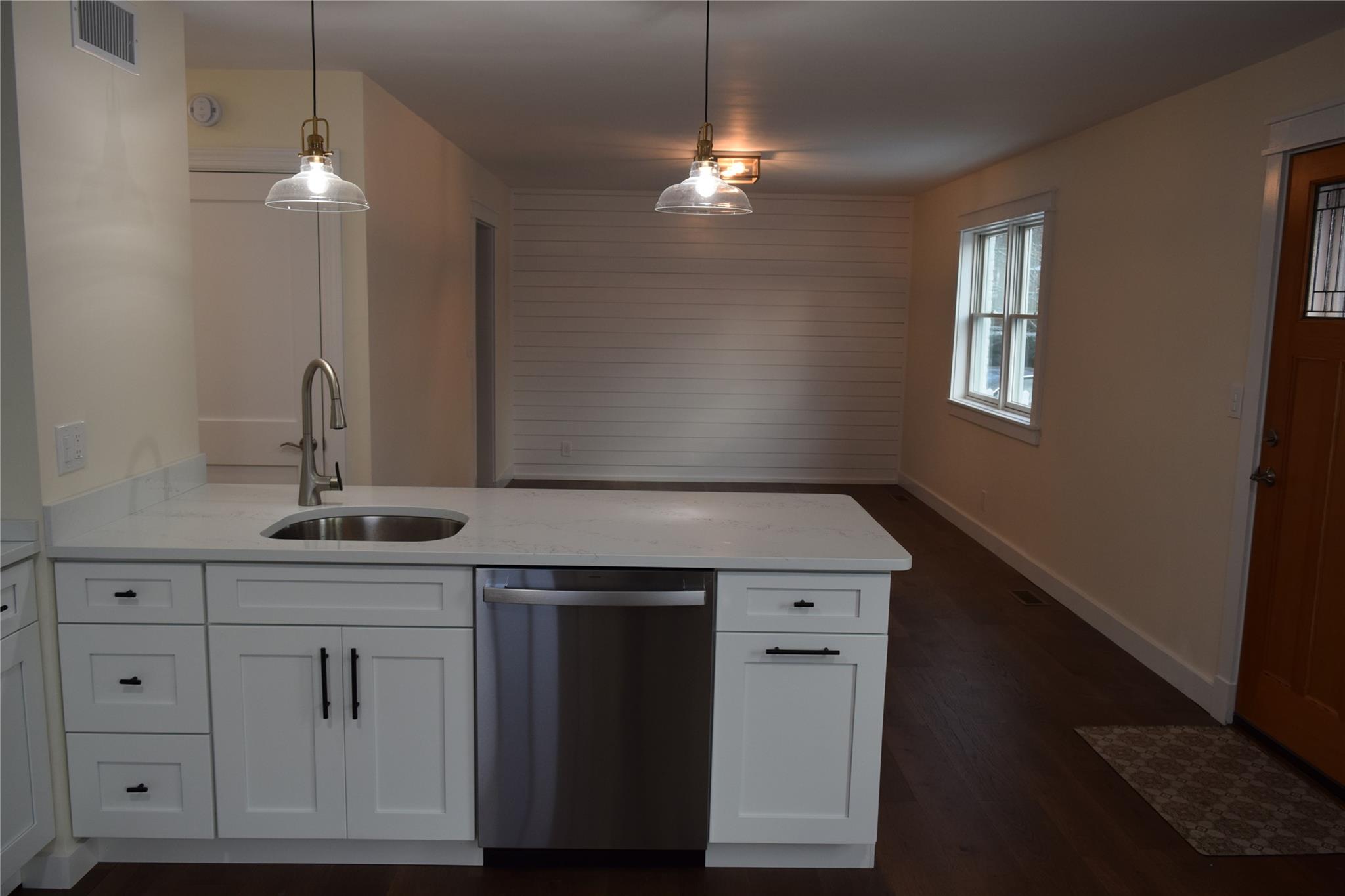 #11 photo, 36 Woolsey Avenue, नासाउ काउंटी Glen Cove , NY 11542