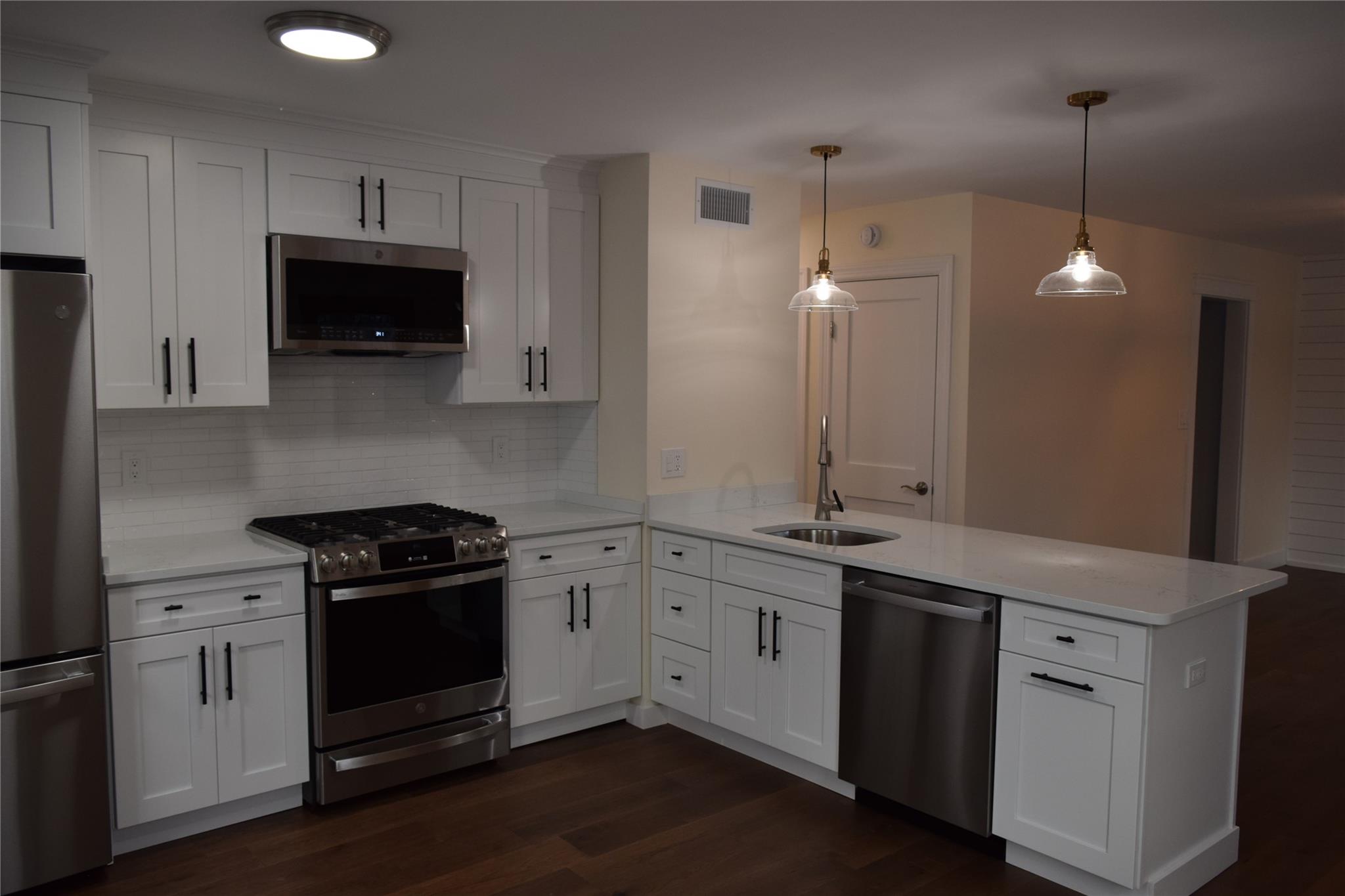 #8 photo, 36 Woolsey Avenue, नासाउ काउंटी Glen Cove , NY 11542