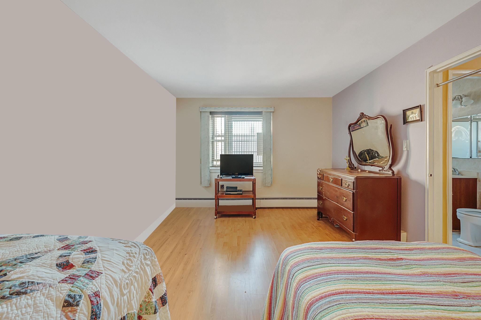 #14 photo, 99-11 60th Ave, クイーンズ区 Corona , NY 11368