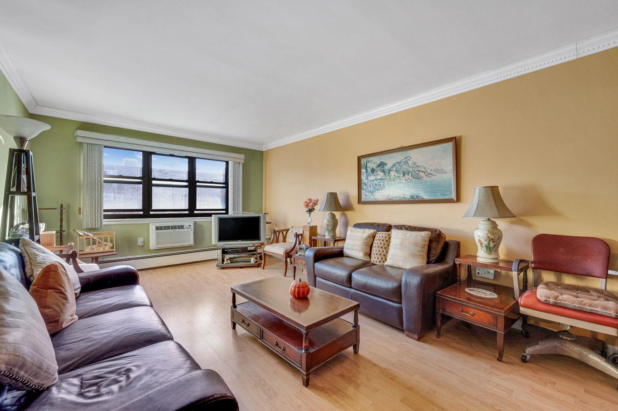 #2 photo, 99-11 60th Ave, クイーンズ区 Corona , NY 11368