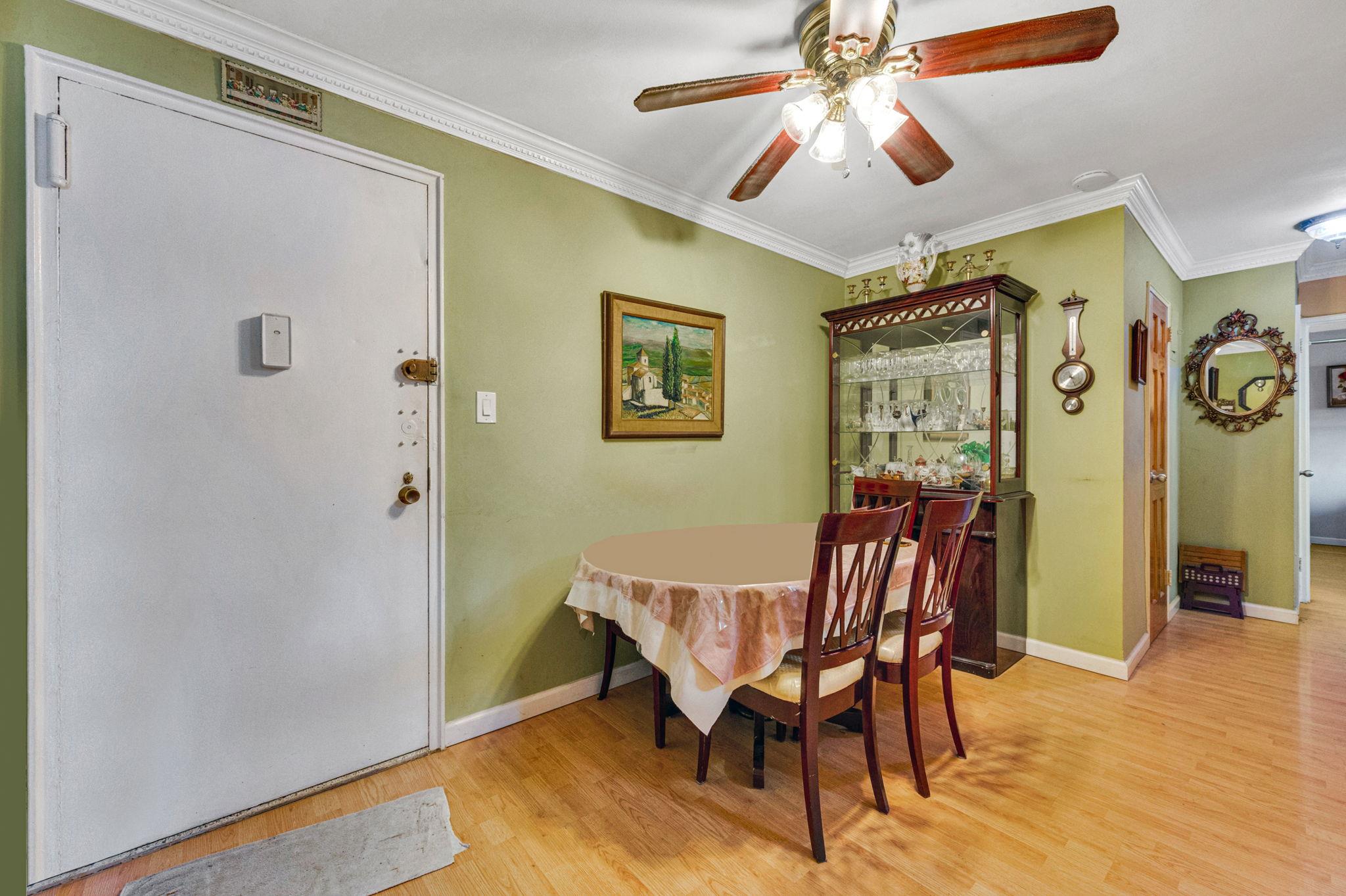 #5 photo, 99-11 60th Ave, クイーンズ区 Corona , NY 11368