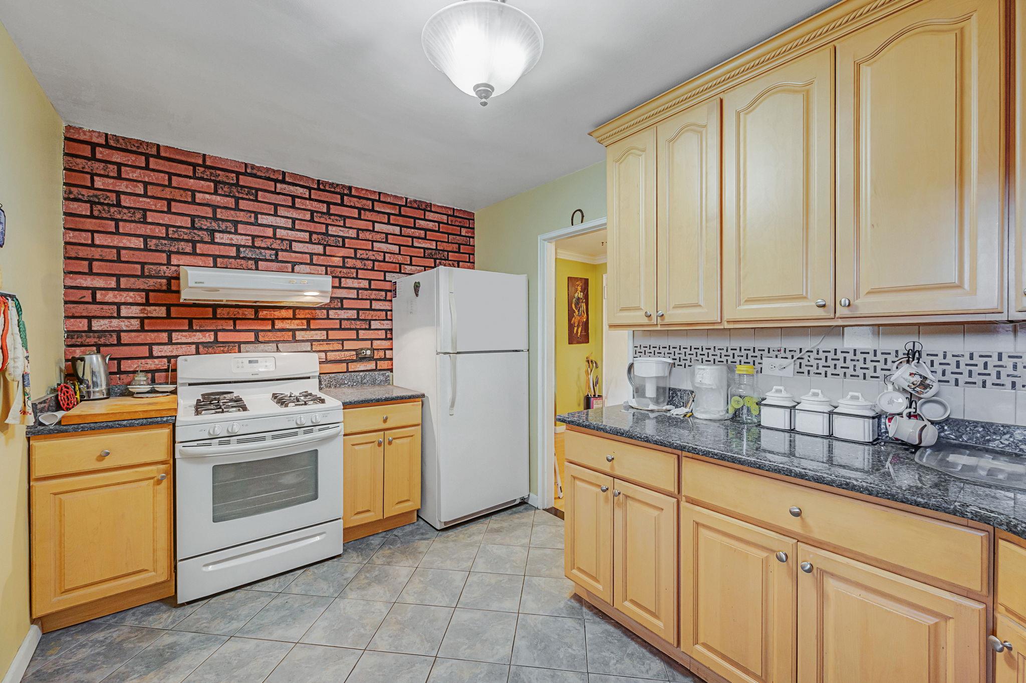 #9 photo, 99-11 60th Ave, クイーンズ区 Corona , NY 11368