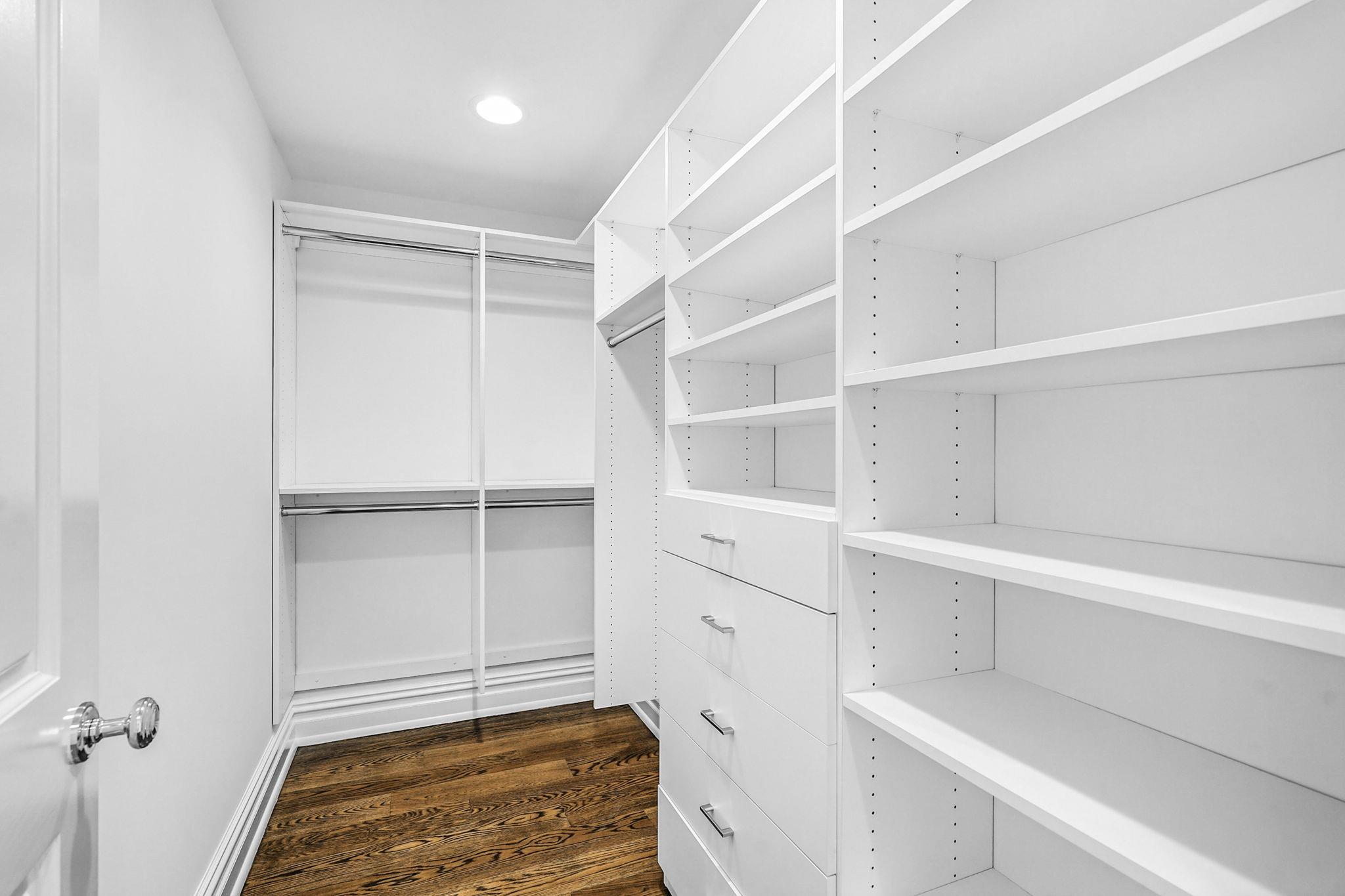 #17 photo, 2 Weaver Street, Scarsdale , NY 10583