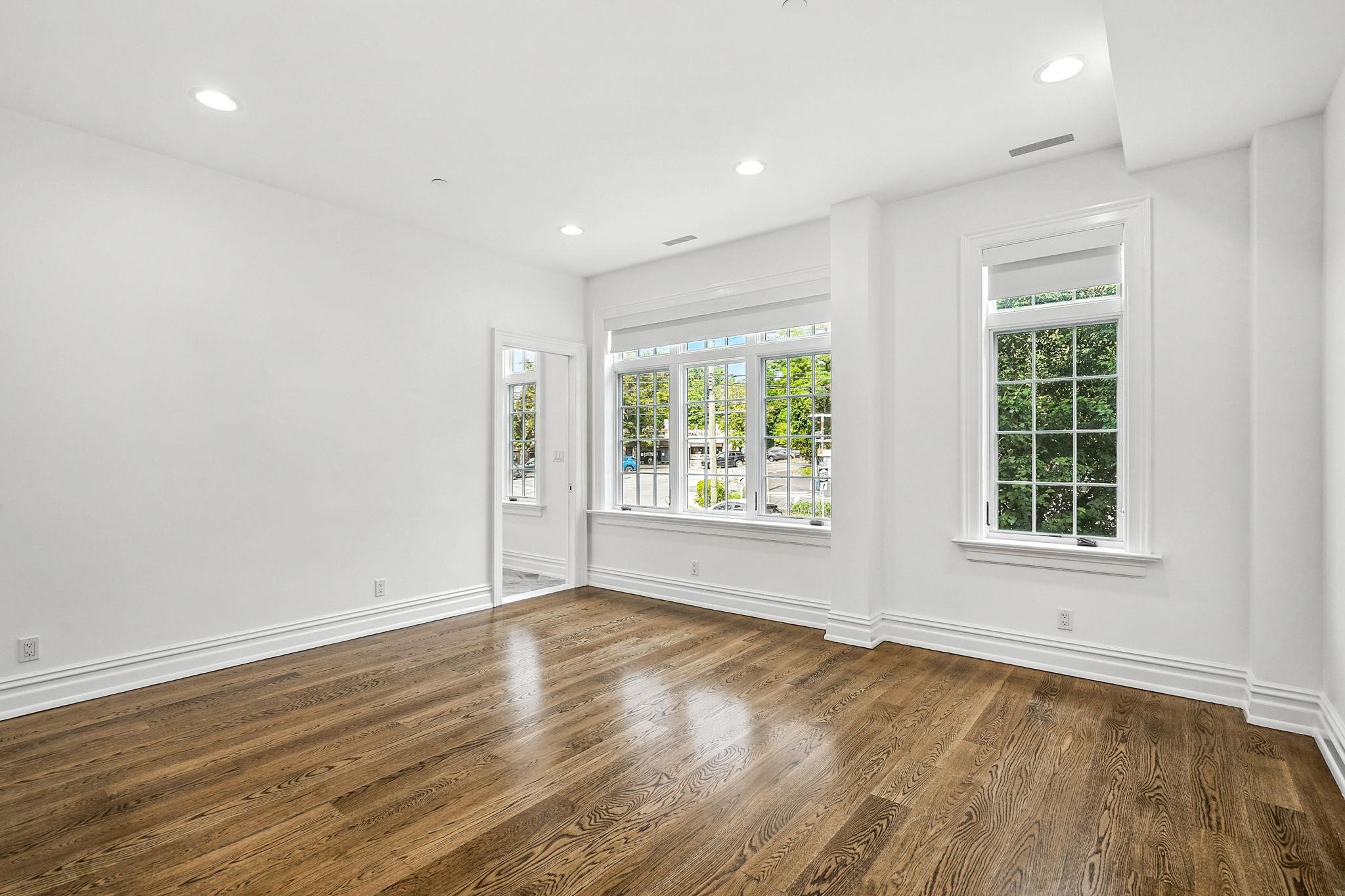 #18 photo, 2 Weaver Street, Scarsdale , NY 10583