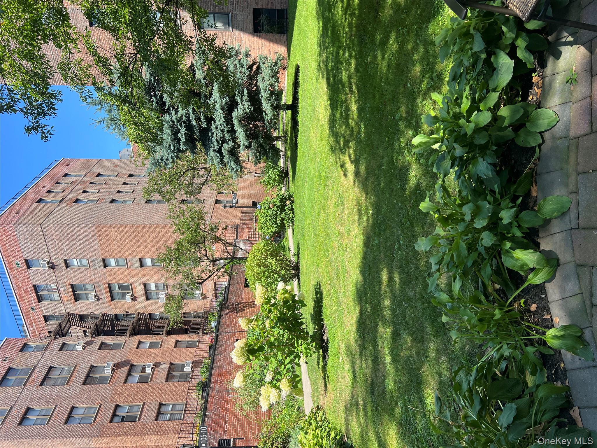 #17 photo, 105-20 66th Ave., クイーンズ区 Forest Hills , NY 11375