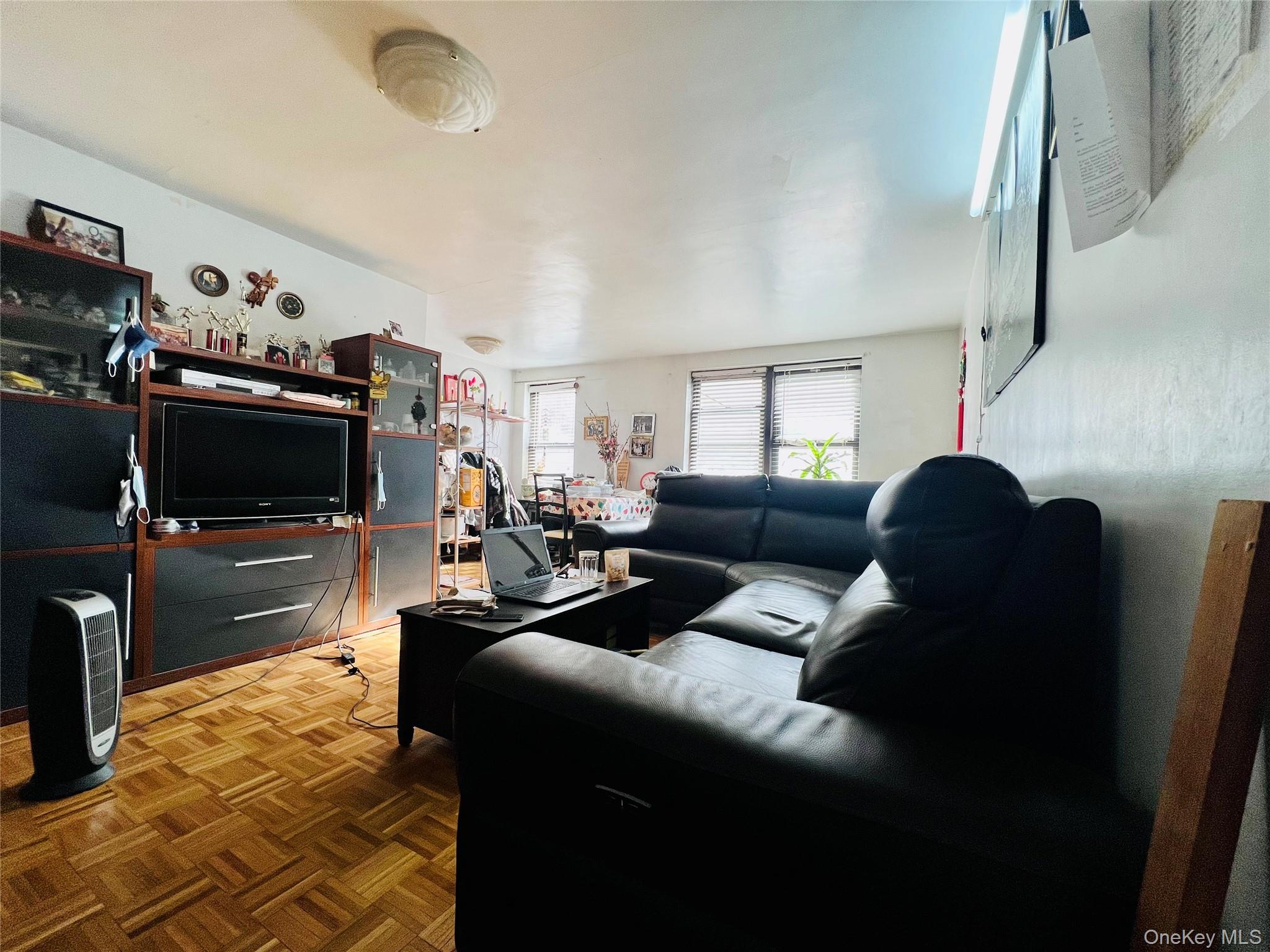 #9 photo, 105-20 66th Ave., クイーンズ区 Forest Hills , NY 11375