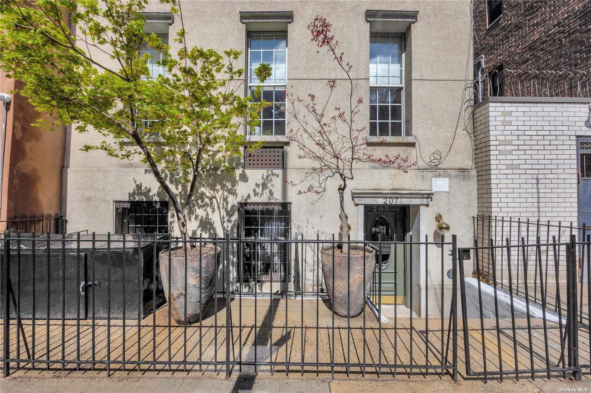 #1 photo, 207 W 21st, New York (Manhattan) , NY 10011