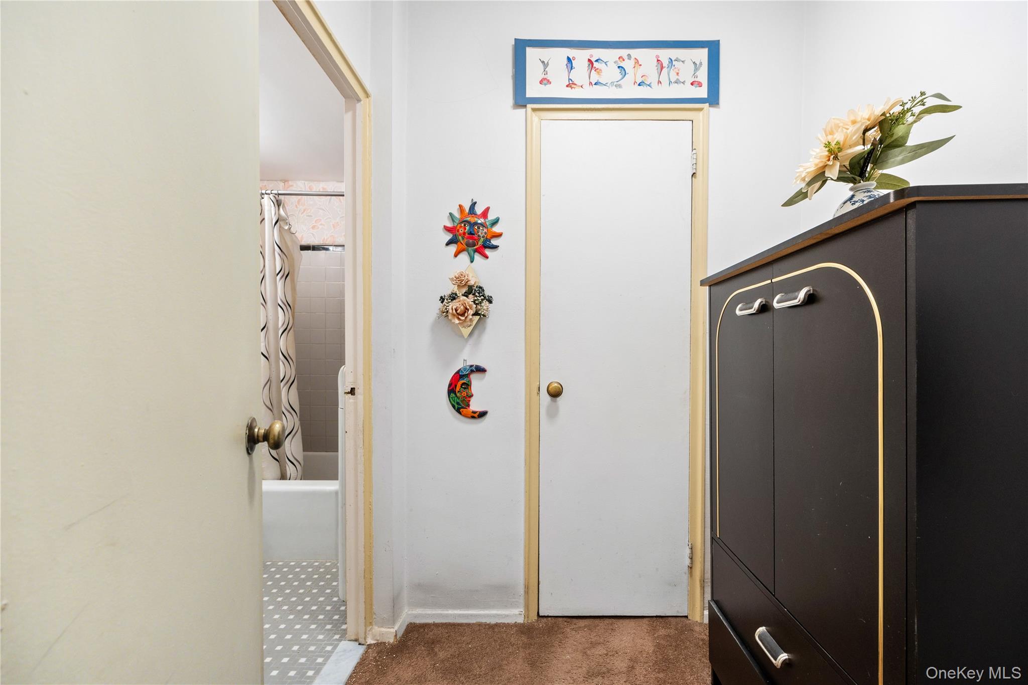 #12 photo, 110-45 Queens Blvd, クイーンズ区 Forest Hills , NY 11375