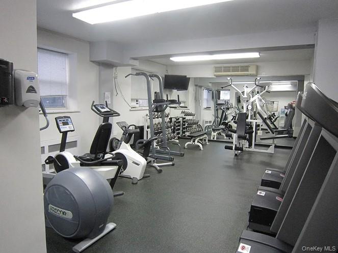 #16 photo, 110-45 Queens Blvd, クイーンズ区 Forest Hills , NY 11375