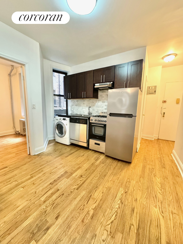 #1 photo, 413 E 70TH Street, Lenox Hill , NY 10021