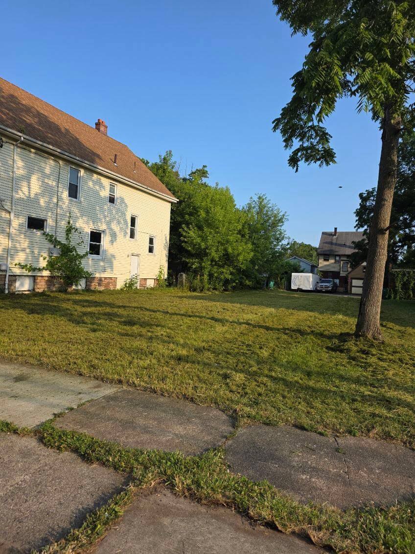 #3 photo, 1879 Ontario Avenue, Niagara Falls , NY 14305