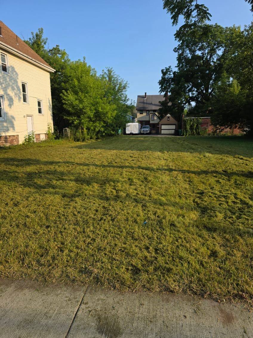 #4 photo, 1879 Ontario Avenue, Niagara Falls , NY 14305