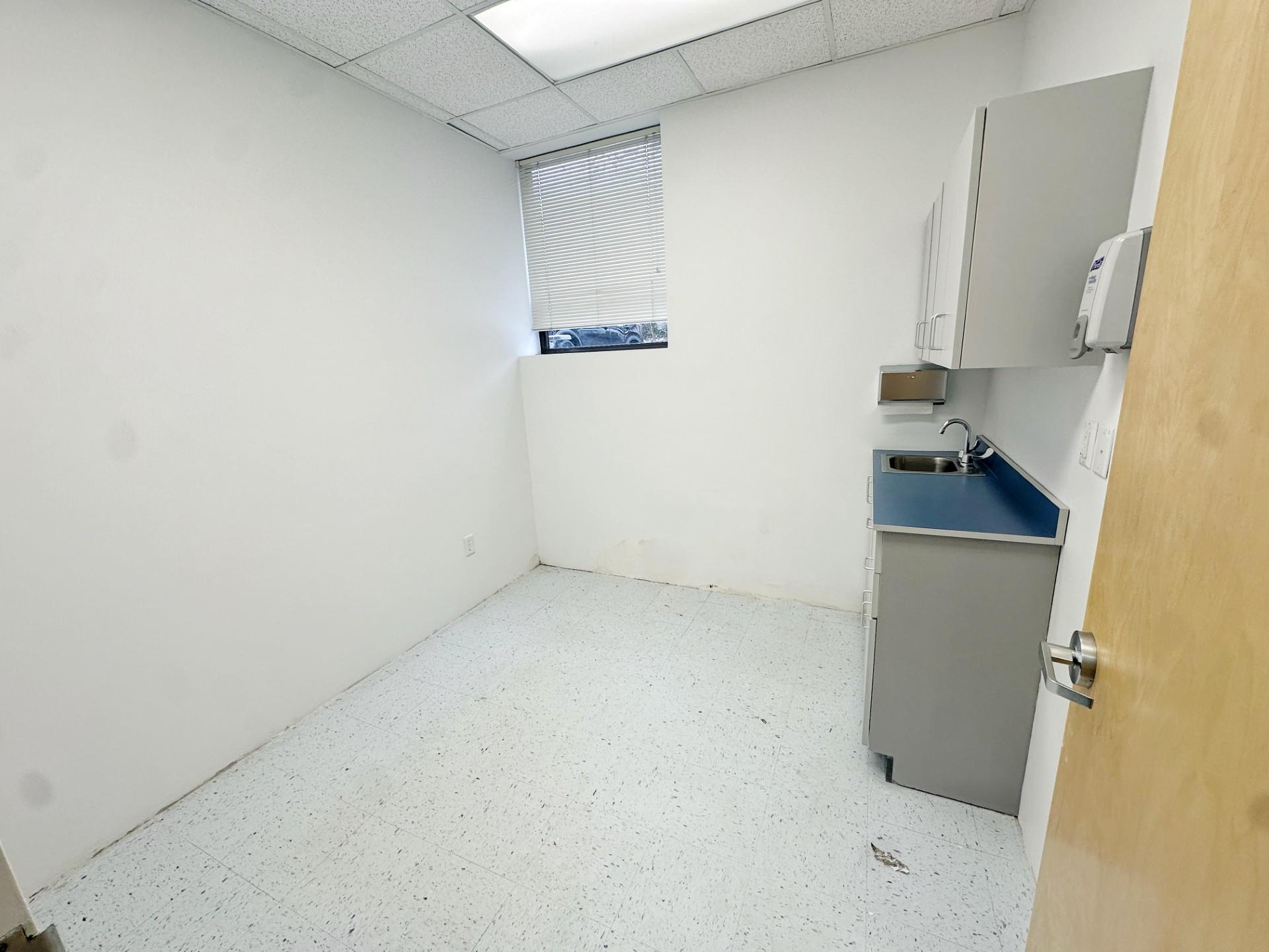 #7 photo, 531 Central Park Avenue, Scarsdale , NY 10583