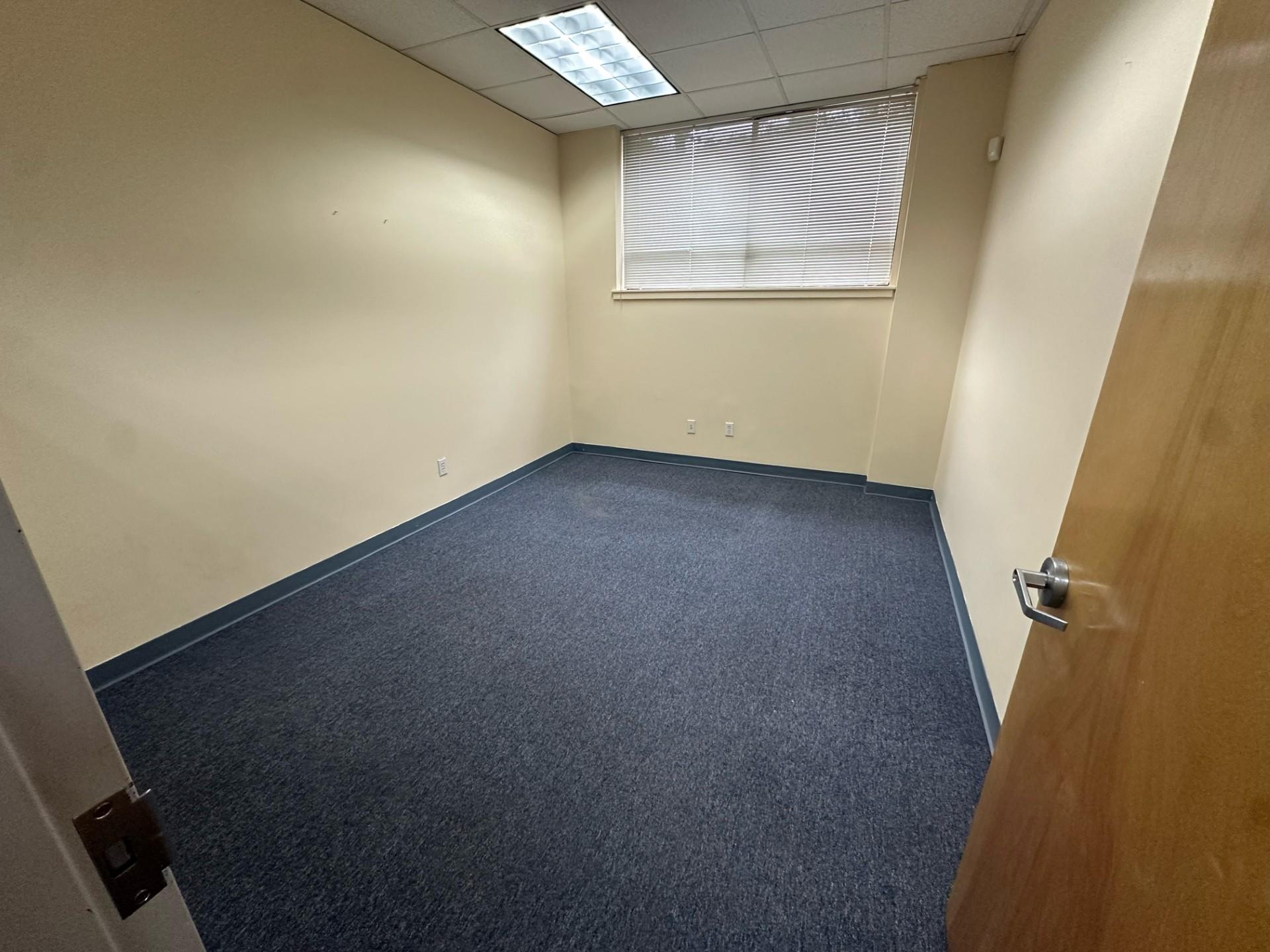 #2 photo, 531 Central Park Avenue, Scarsdale , NY 10583