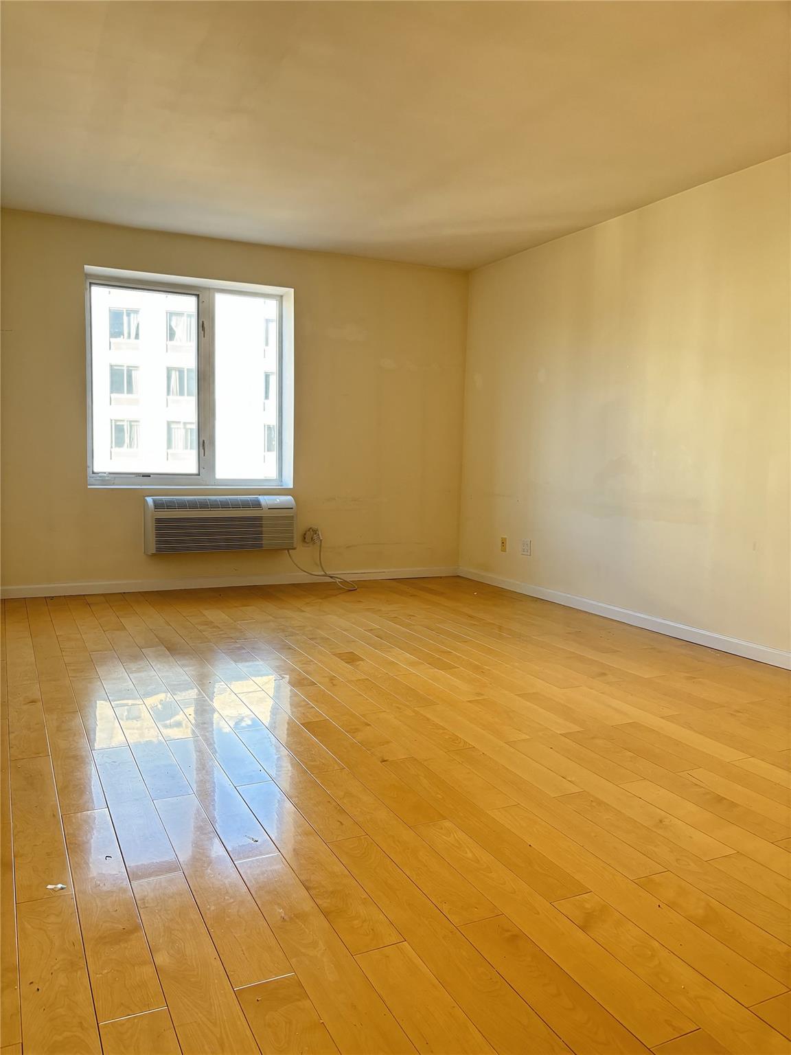 #3 photo, 112-02 Northern Boulevard, クイーンズ区 Corona , NY 11368