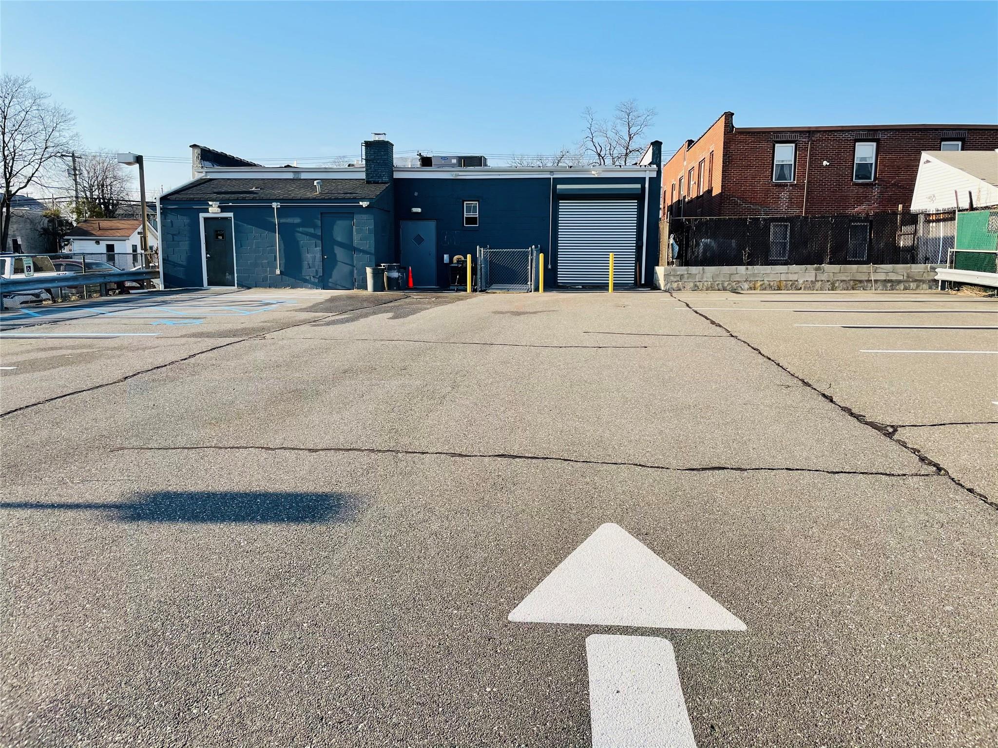 #11 photo, 470-472 Westbury Avenue, מחוז נסאו Carle Place , NY 11514