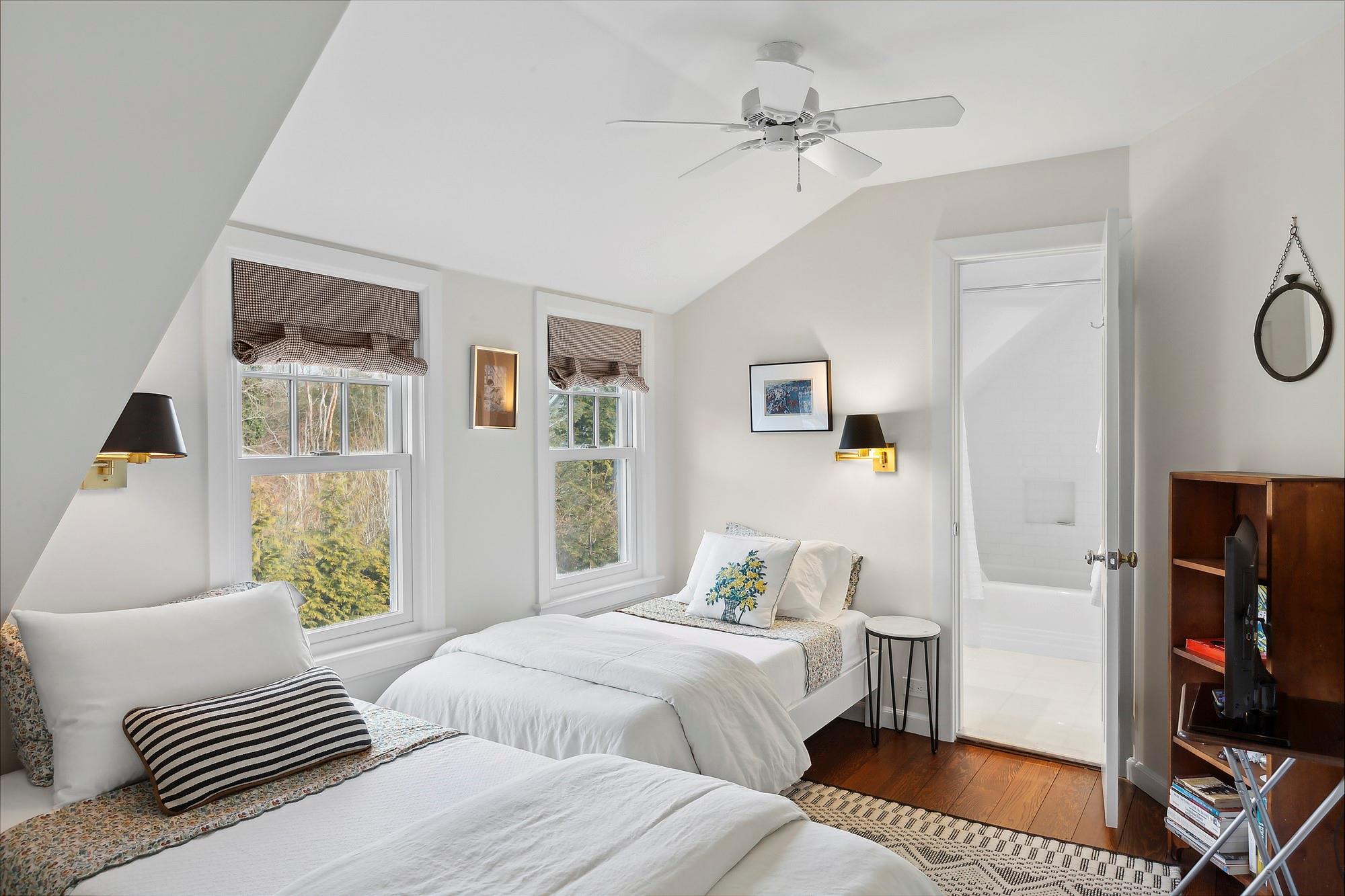 #11 photo, 393 Hill Street, サフォーク郡 Southampton , NY 11968