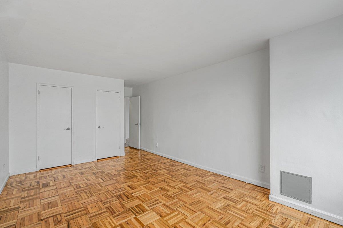 #10 photo, 166-25 Powells Cove Boulevard, Beechhurst , NY 11357