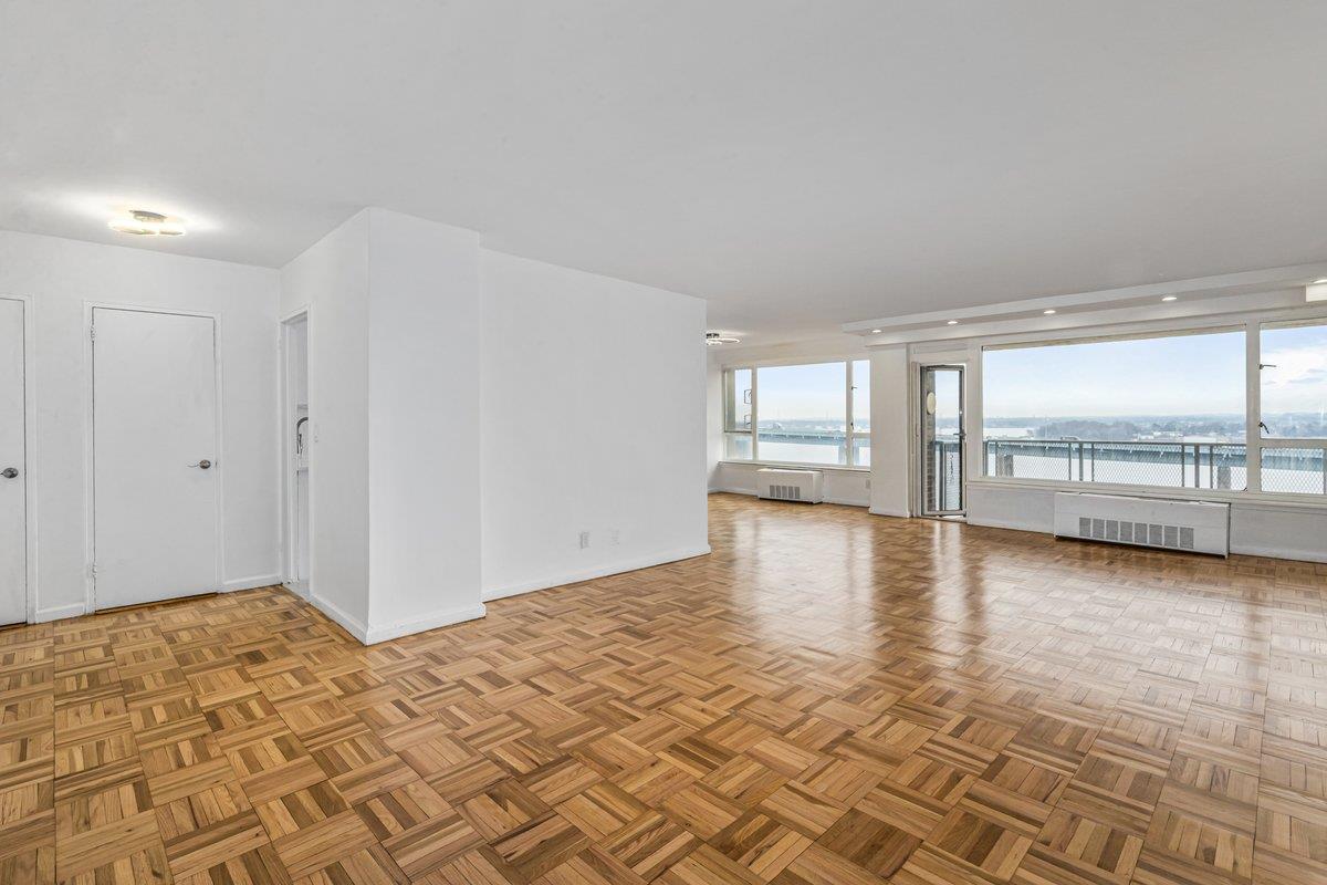 #4 photo, 166-25 Powells Cove Boulevard, Beechhurst , NY 11357