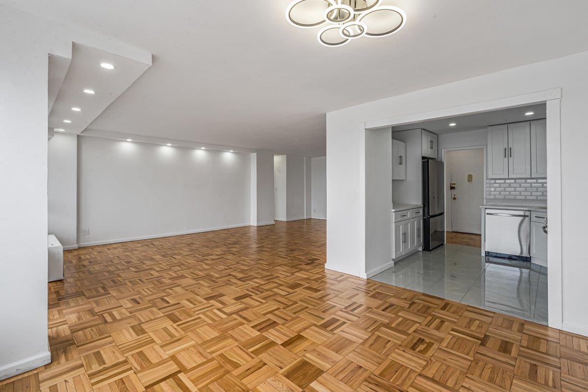 #5 photo, 166-25 Powells Cove Boulevard, Beechhurst , NY 11357