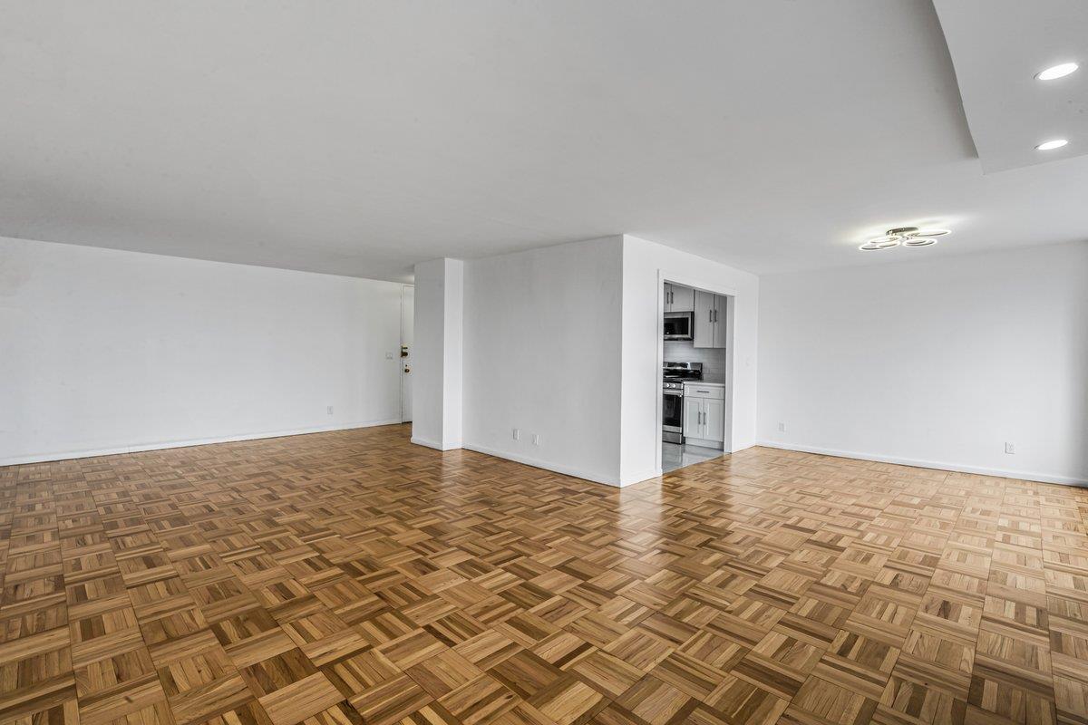 #6 photo, 166-25 Powells Cove Boulevard, Beechhurst , NY 11357