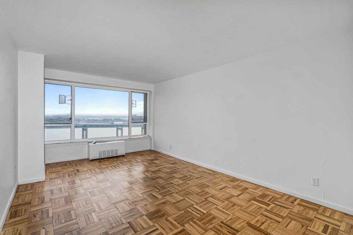 #8 photo, 166-25 Powells Cove Boulevard, Beechhurst , NY 11357